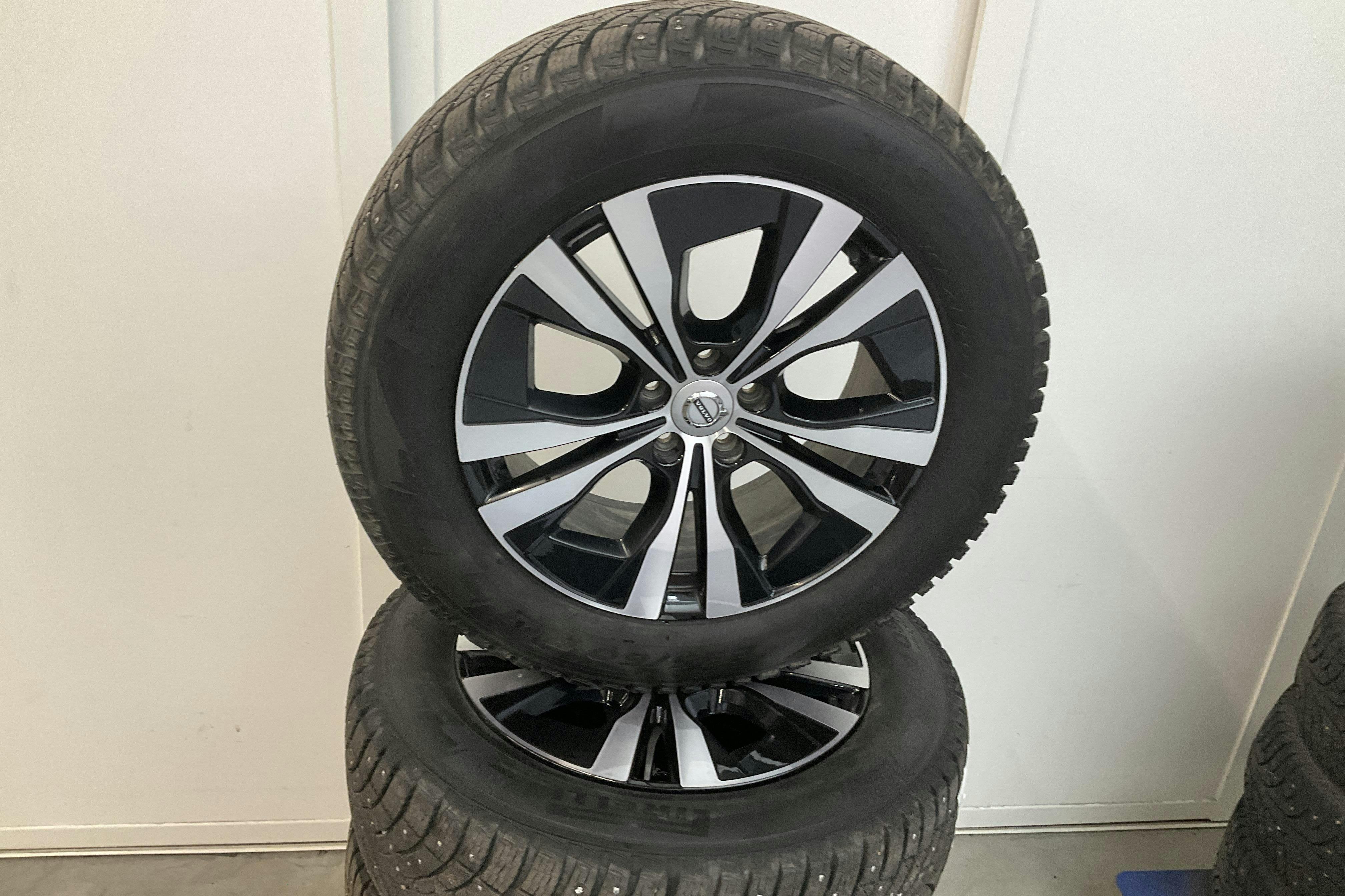 Volvo XC60 B4 AWD Mildhybrid, Diesel (197hk) - 11 349 mil - Automat - svart - 2022