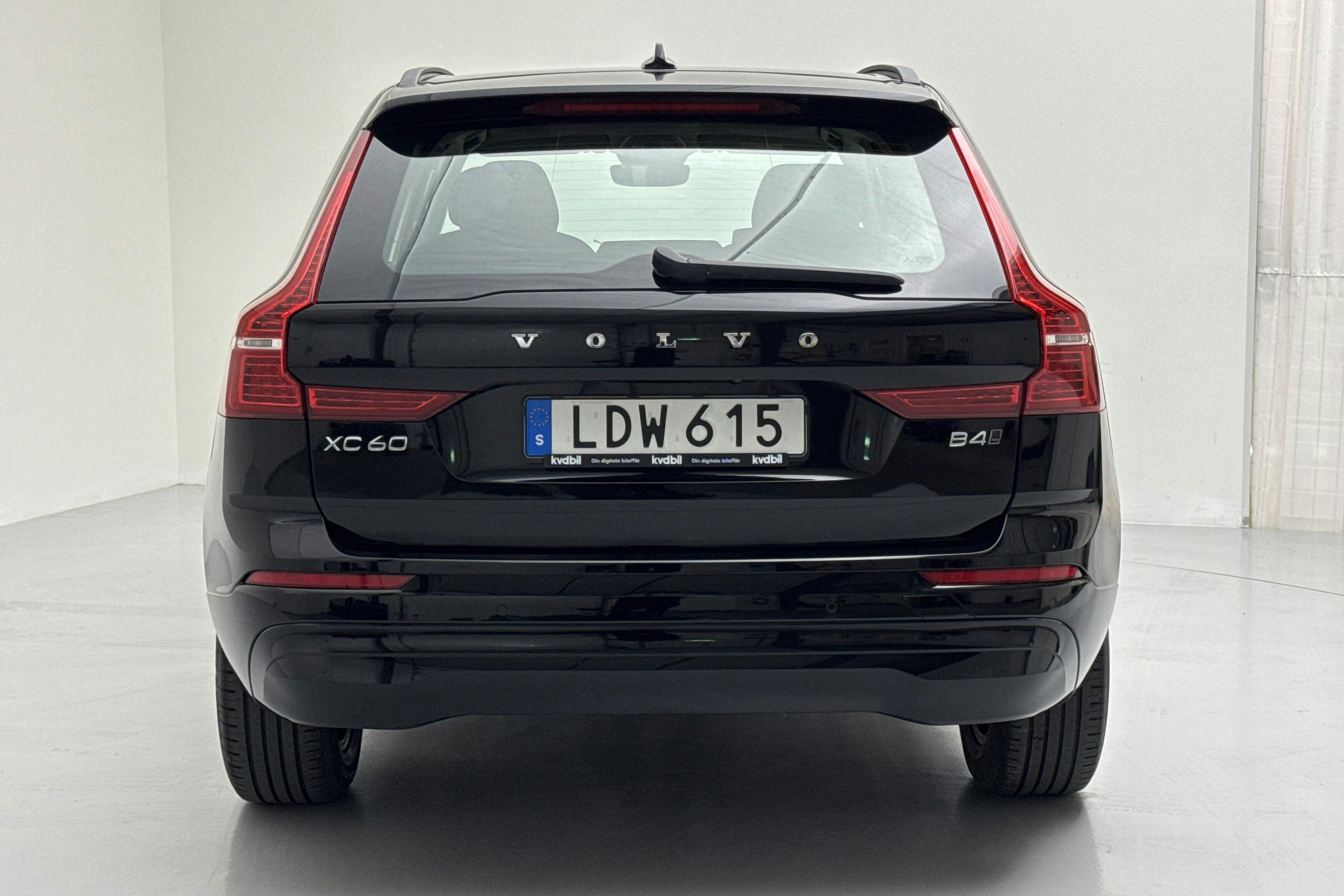 Volvo XC60 B4 AWD Mildhybrid, Diesel (197hk) - 11 349 mil - Automat - svart - 2022