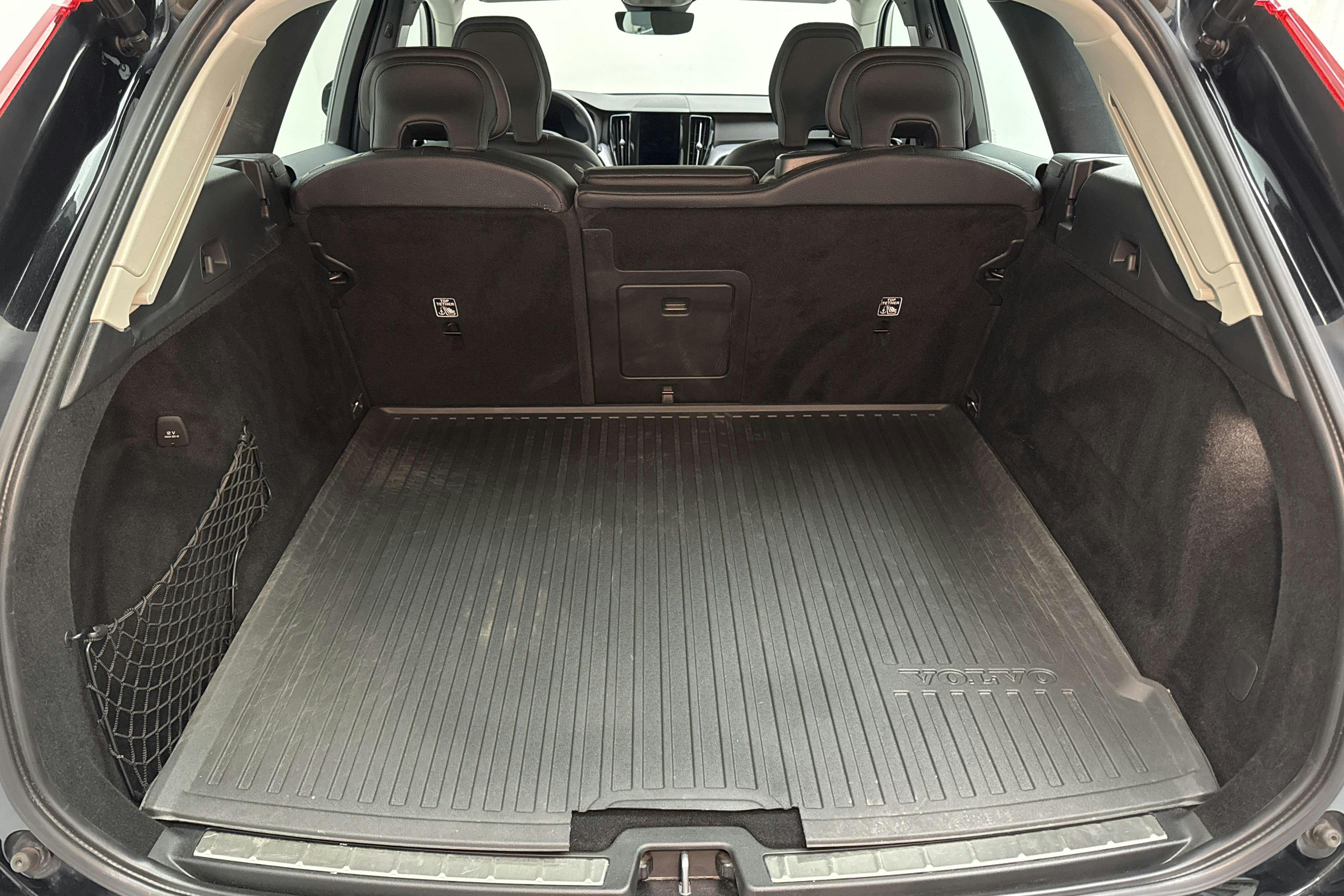 Volvo XC60 B4 AWD Mildhybrid, Diesel (197hk) - 11 349 mil - Automat - svart - 2022