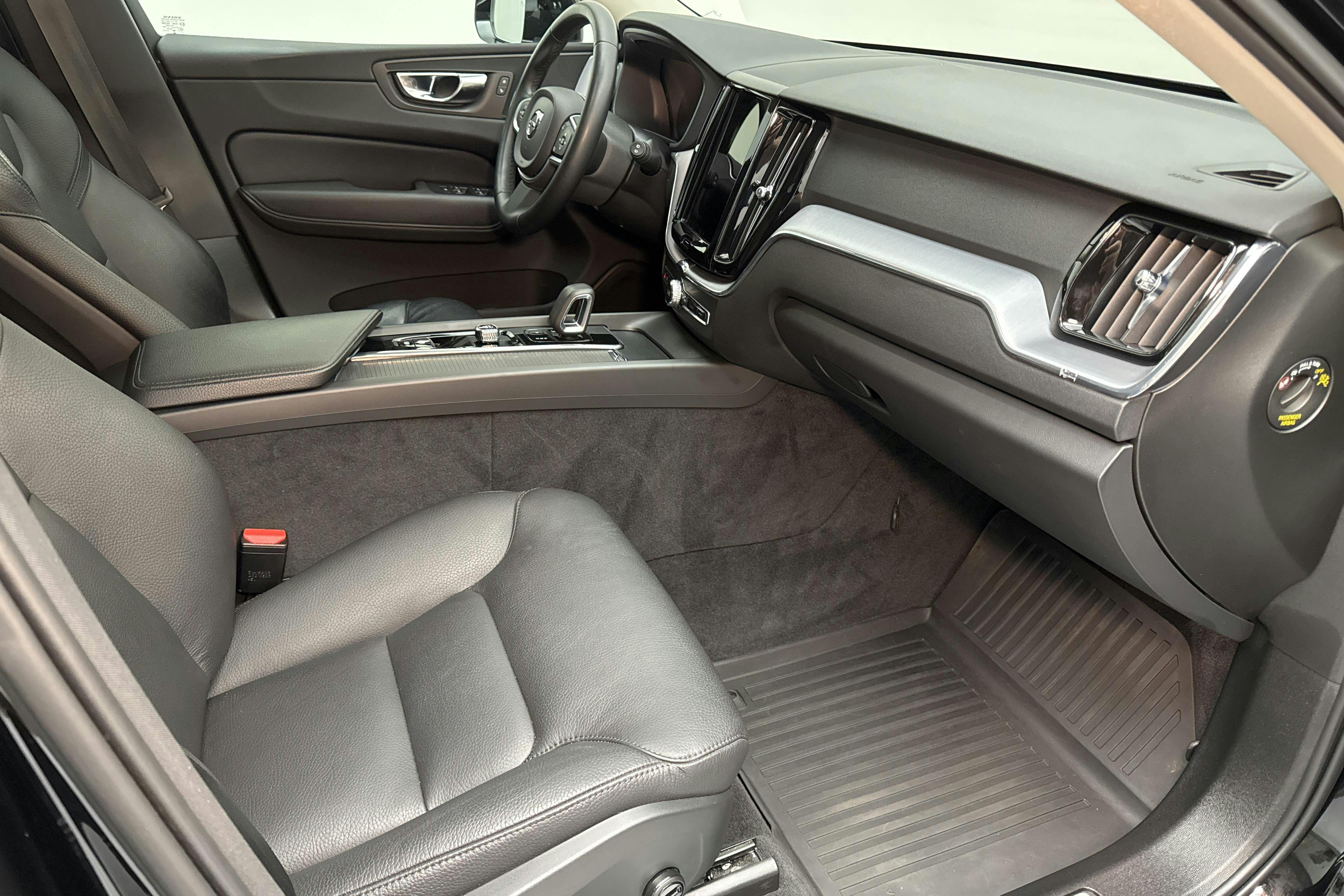Volvo XC60 B4 AWD Mildhybrid, Diesel (197hk) - 11 349 mil - Automat - svart - 2022