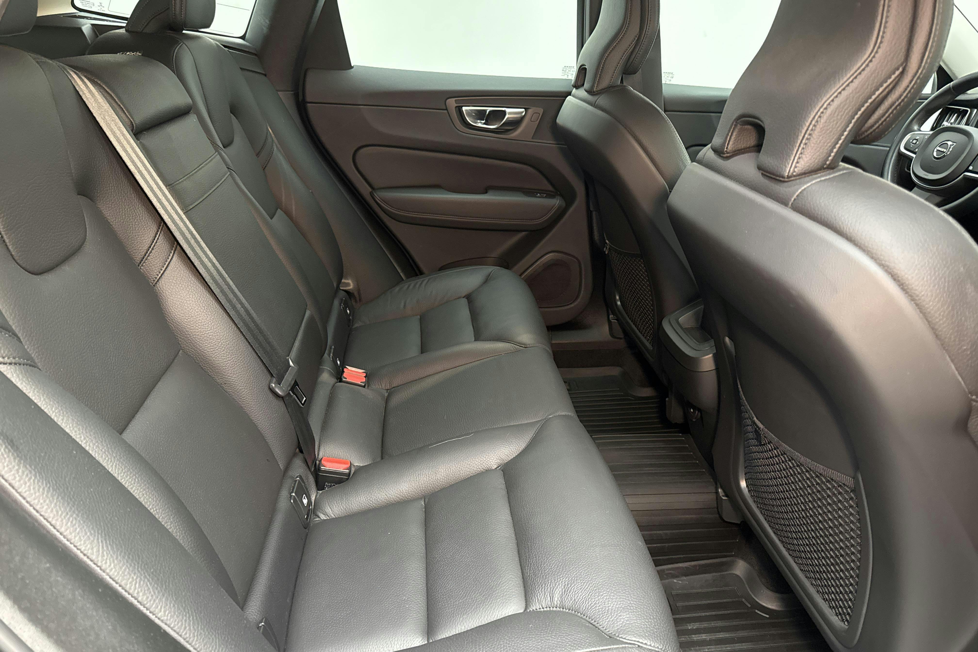Volvo XC60 B4 AWD Mildhybrid, Diesel (197hk) - 11 349 mil - Automat - svart - 2022