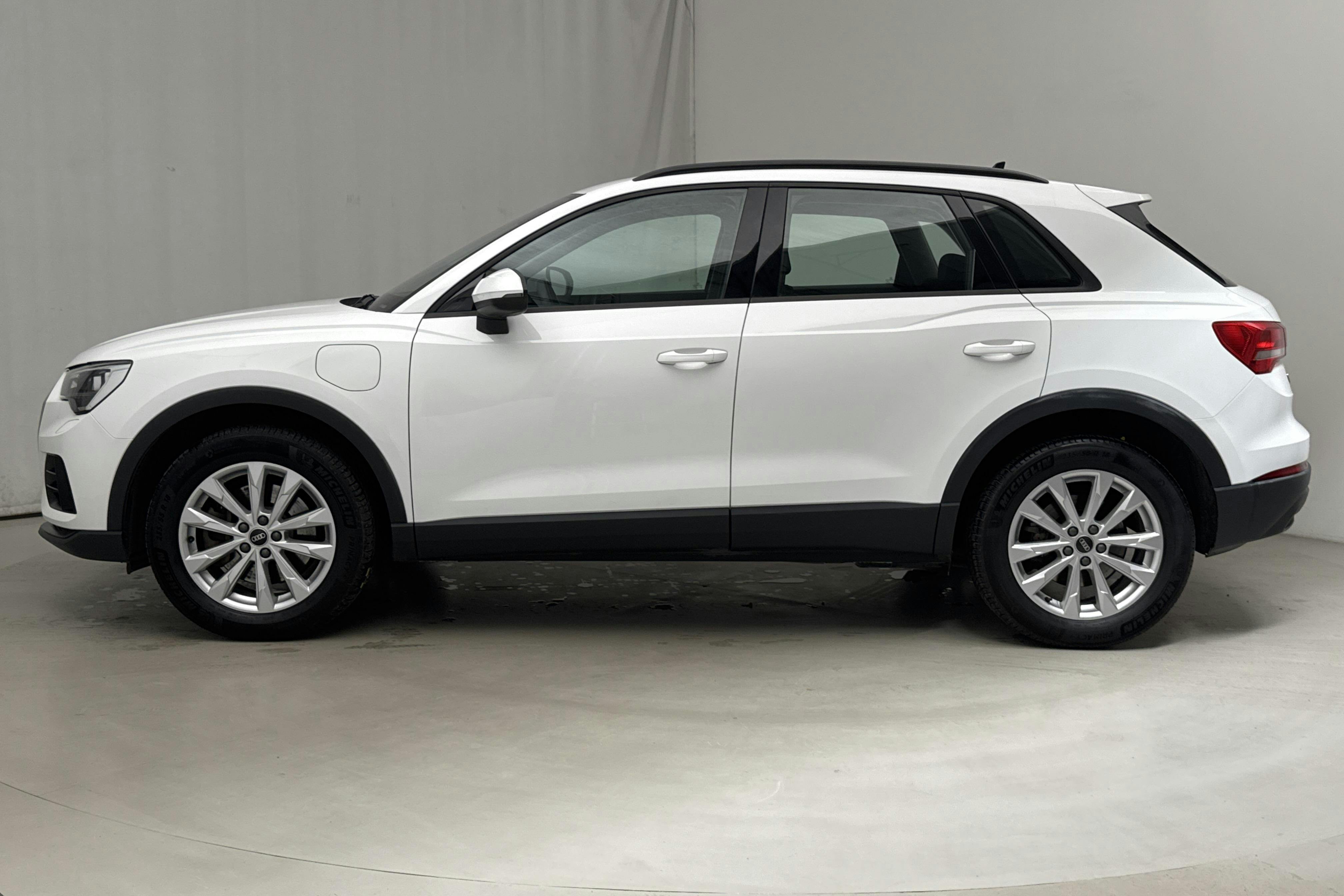 Audi Q3 45 TFSI e (245hk) - 4 506 mil - Automat - vit - 2022