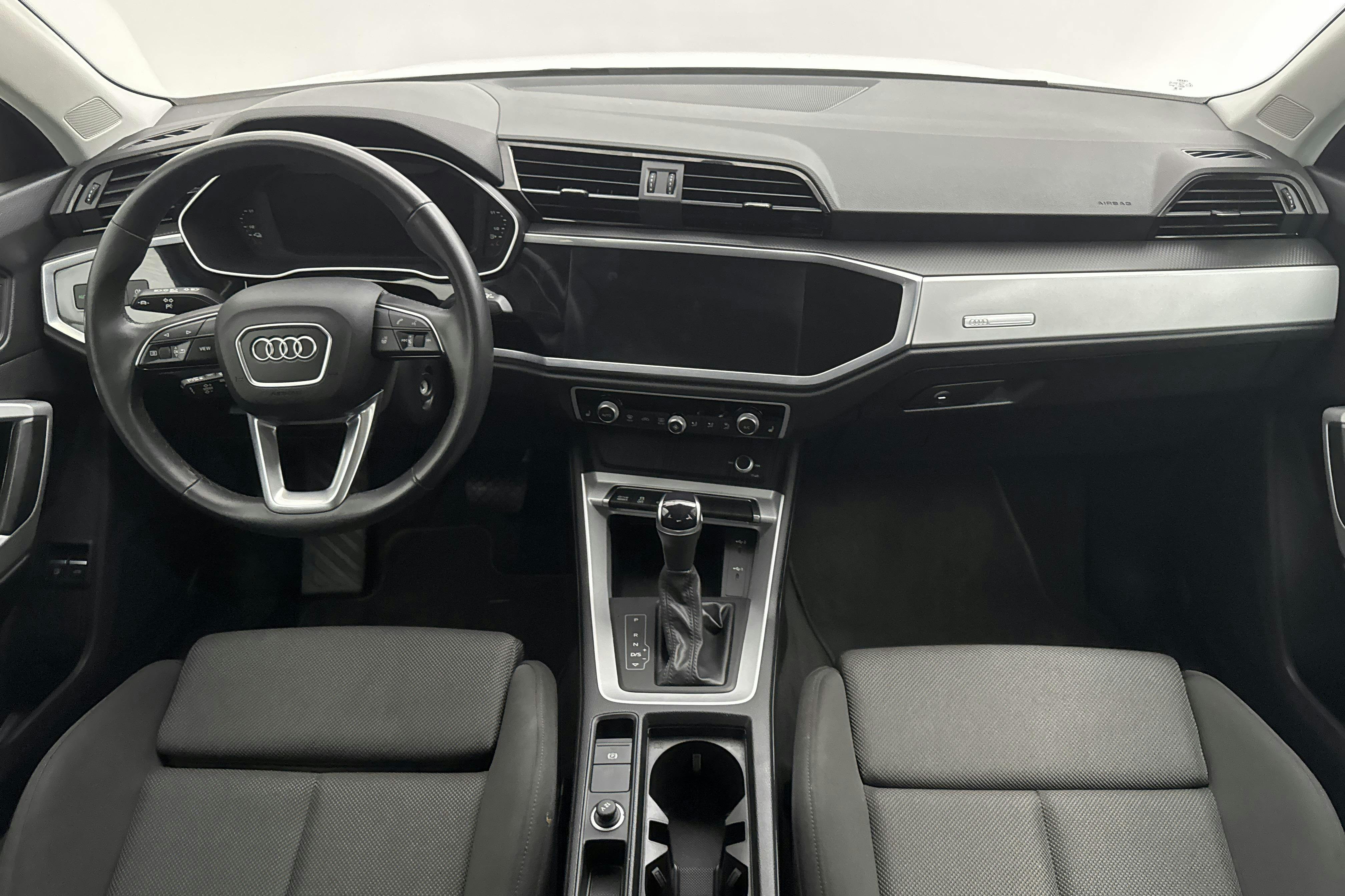 Audi Q3 45 TFSI e (245hk) - 4 506 mil - Automat - vit - 2022