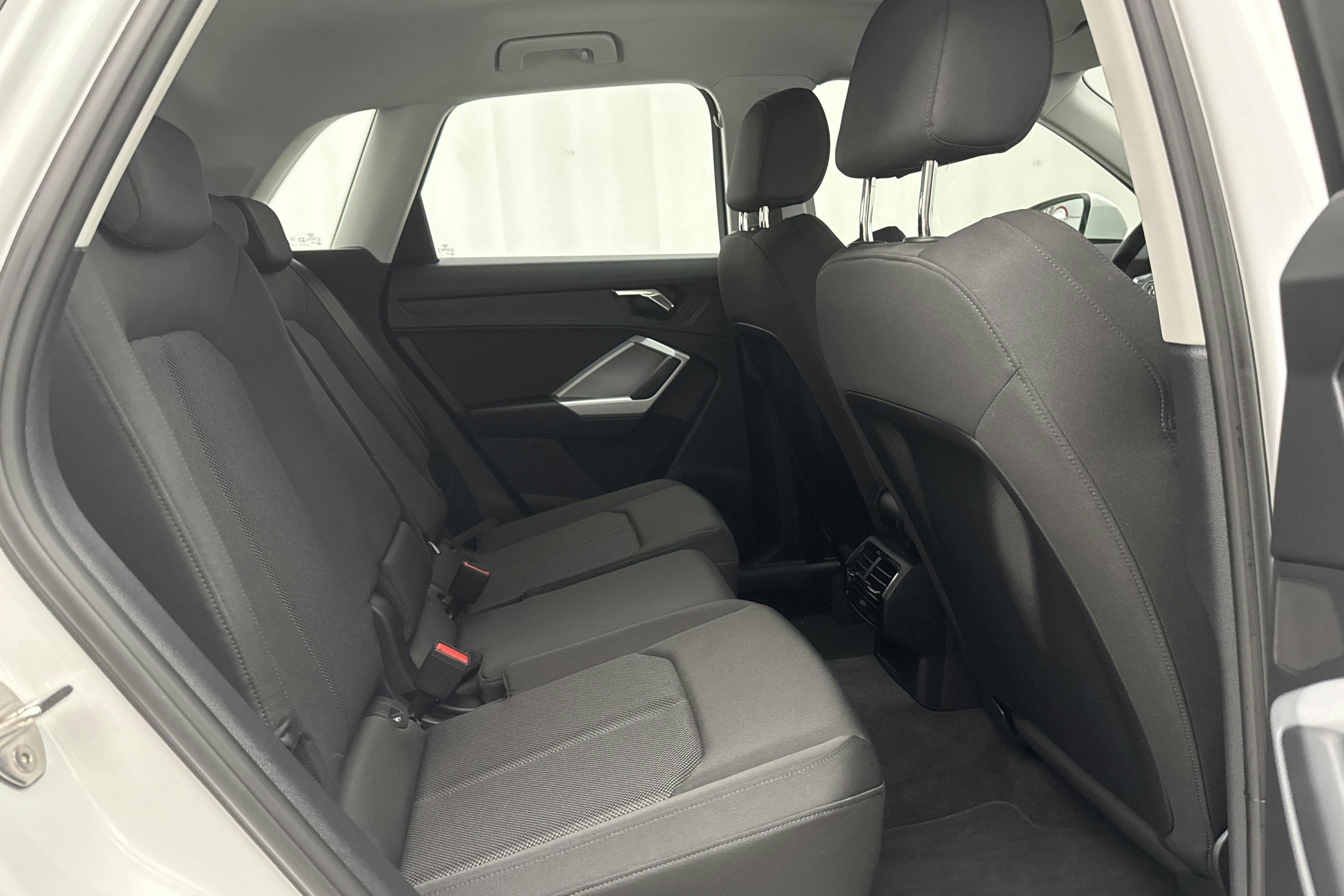 Audi Q3 45 TFSI e (245hk) - 4 506 mil - Automat - vit - 2022