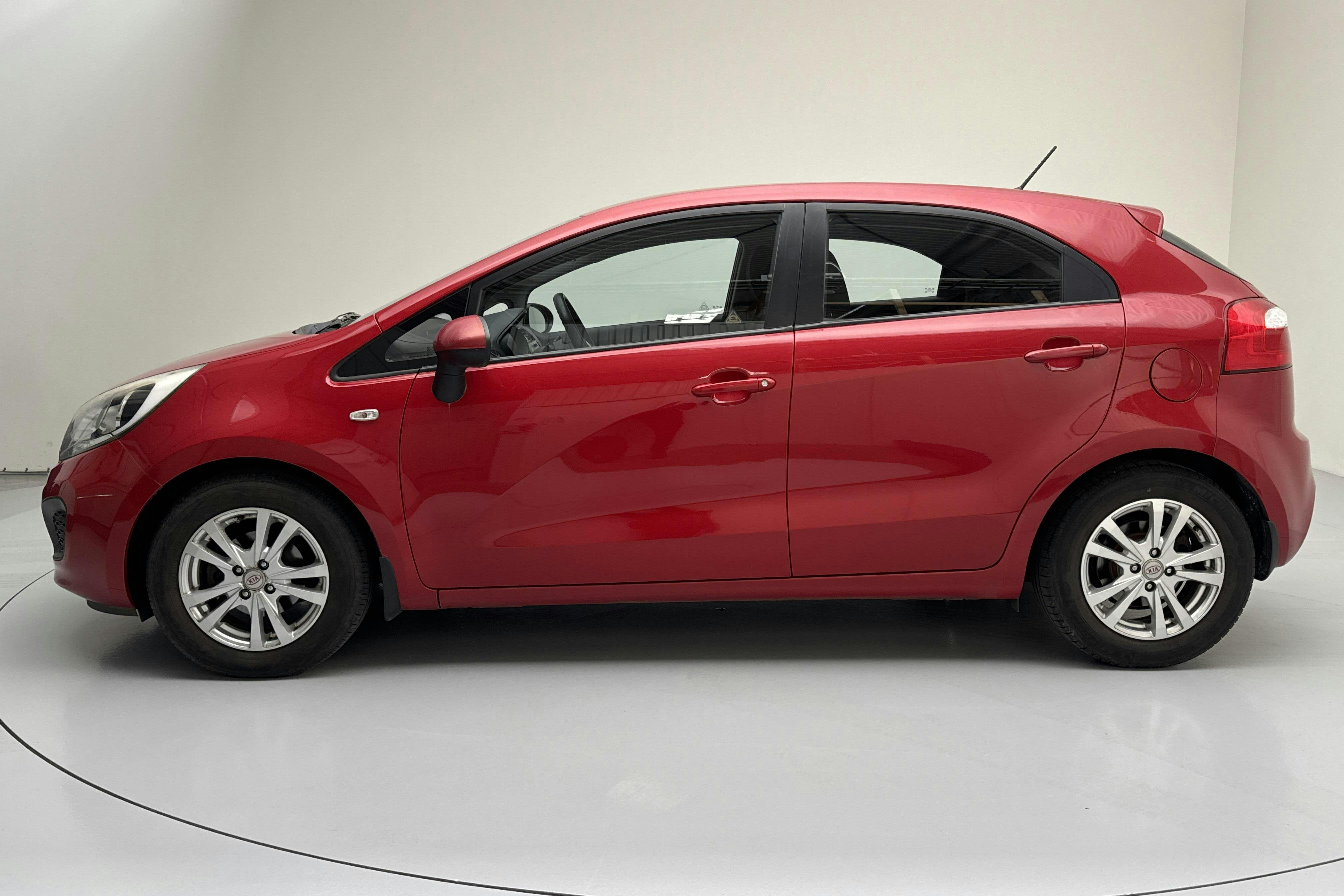 KIA Rio 1.2 (85hk) - 18 020 mil - Manuell - röd - 2012