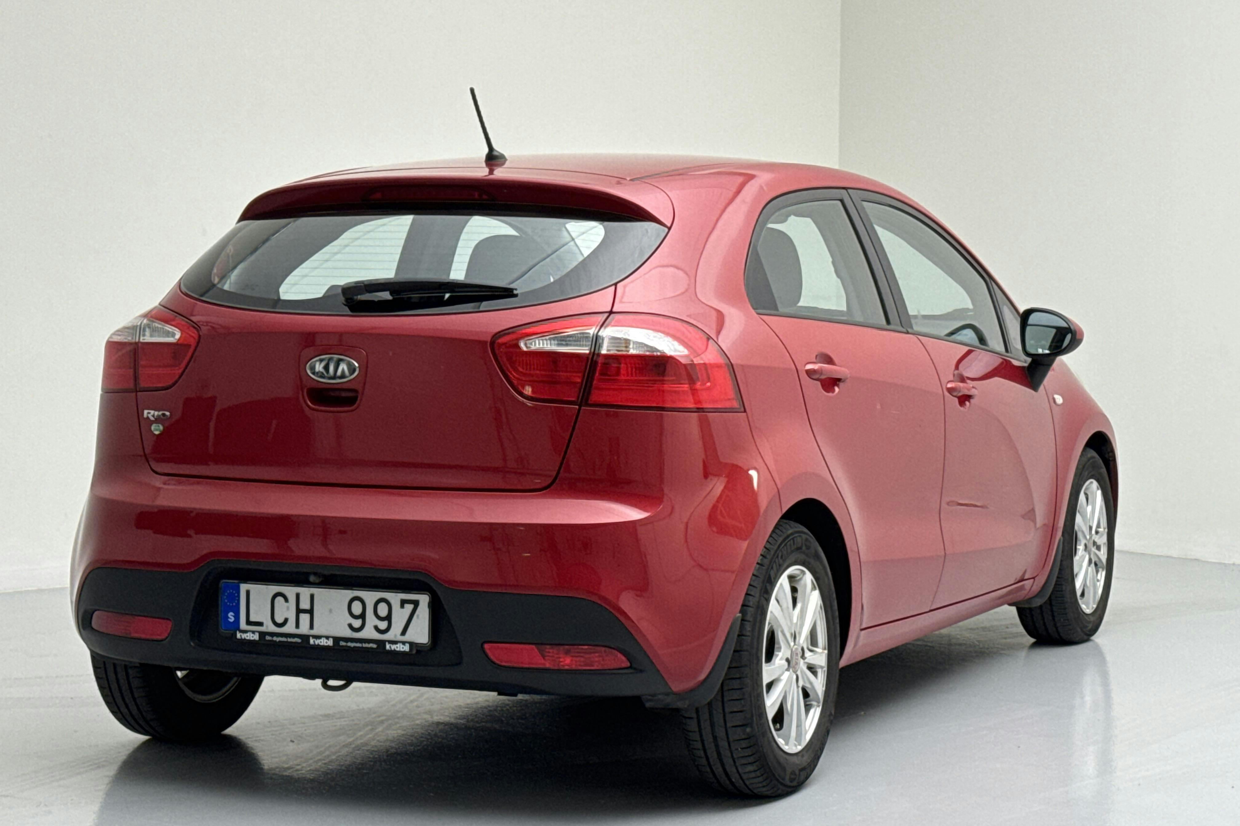 KIA Rio 1.2 (85hk) - 18 020 mil - Manuell - röd - 2012