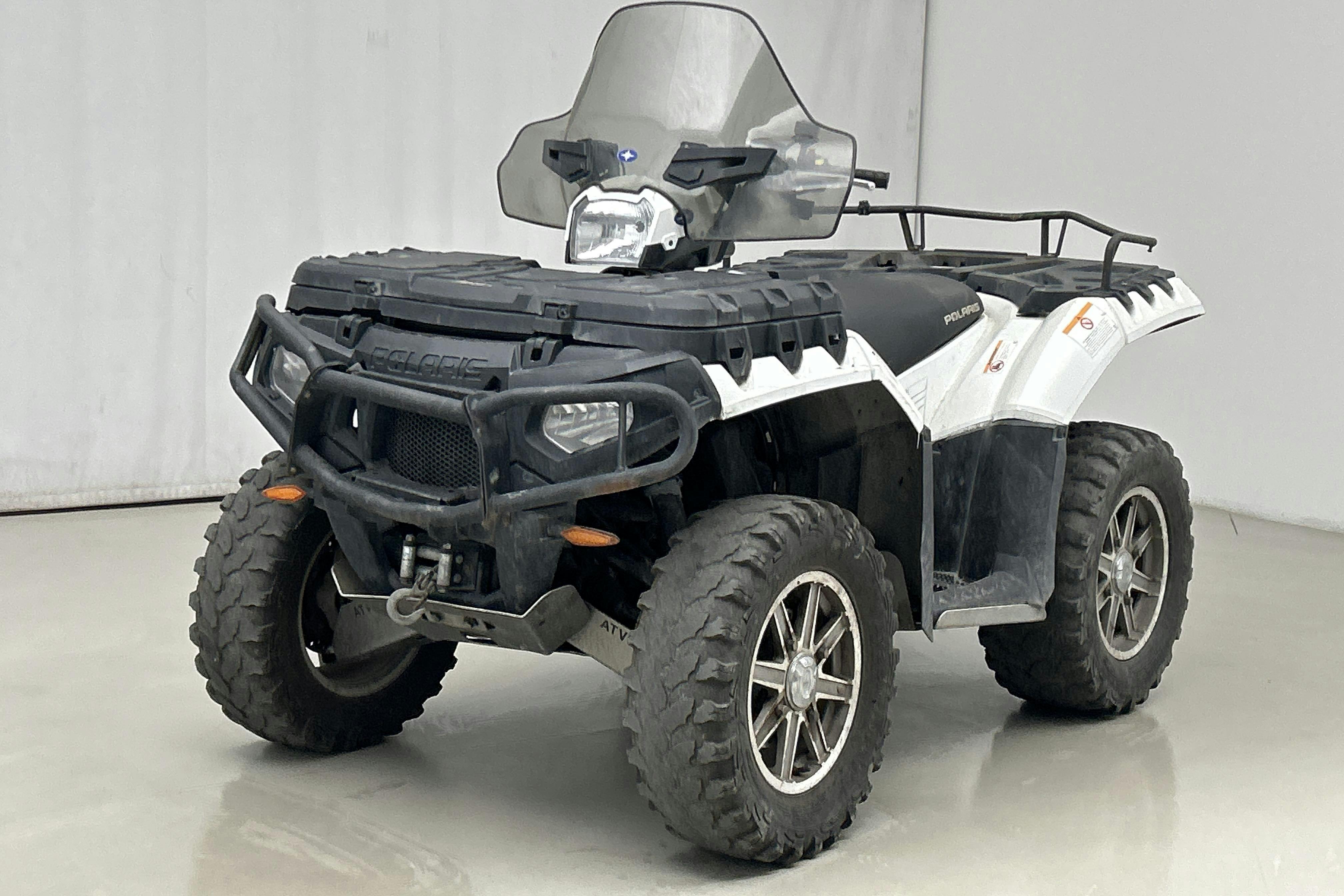 POLARIS SPORTSMAN FOREST 850 XP ATV - 838 mil - Automat - vit - 2014