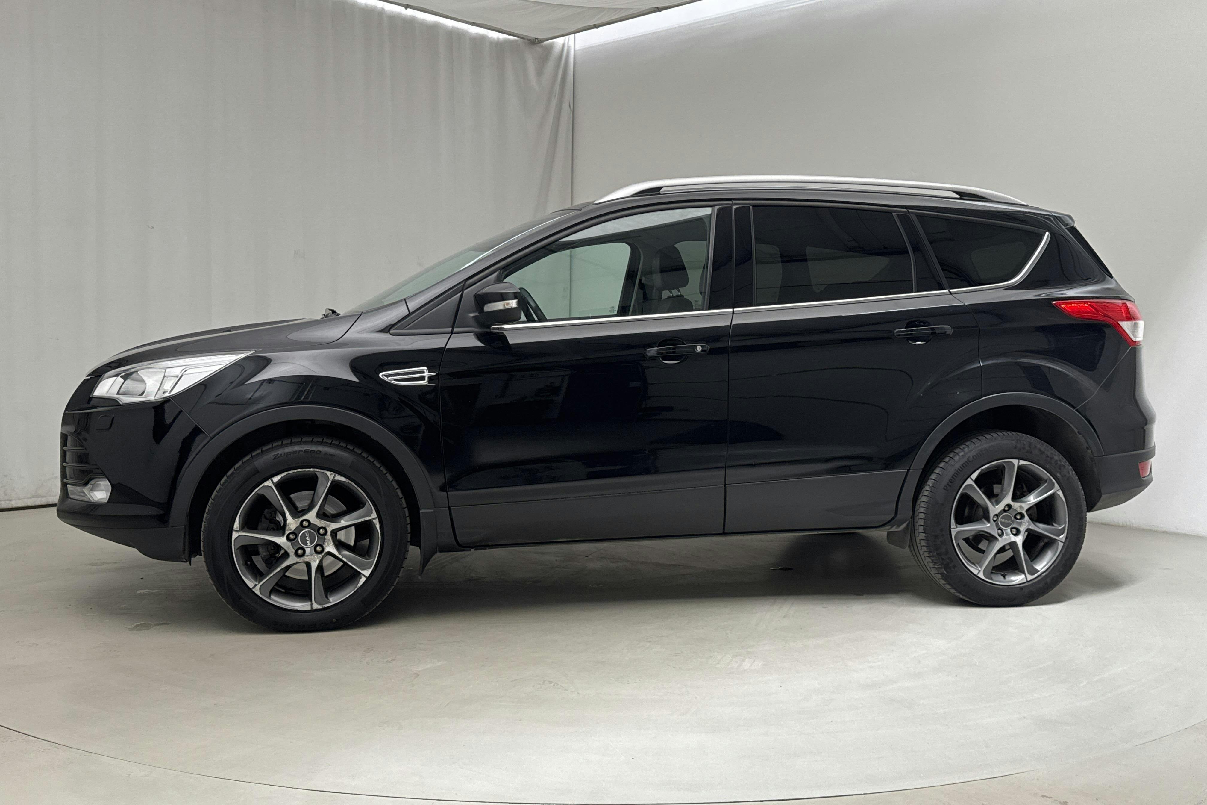 Ford Kuga 2.0 TDCi AWD (150hk) - 10 475 mil - Automat - svart - 2016