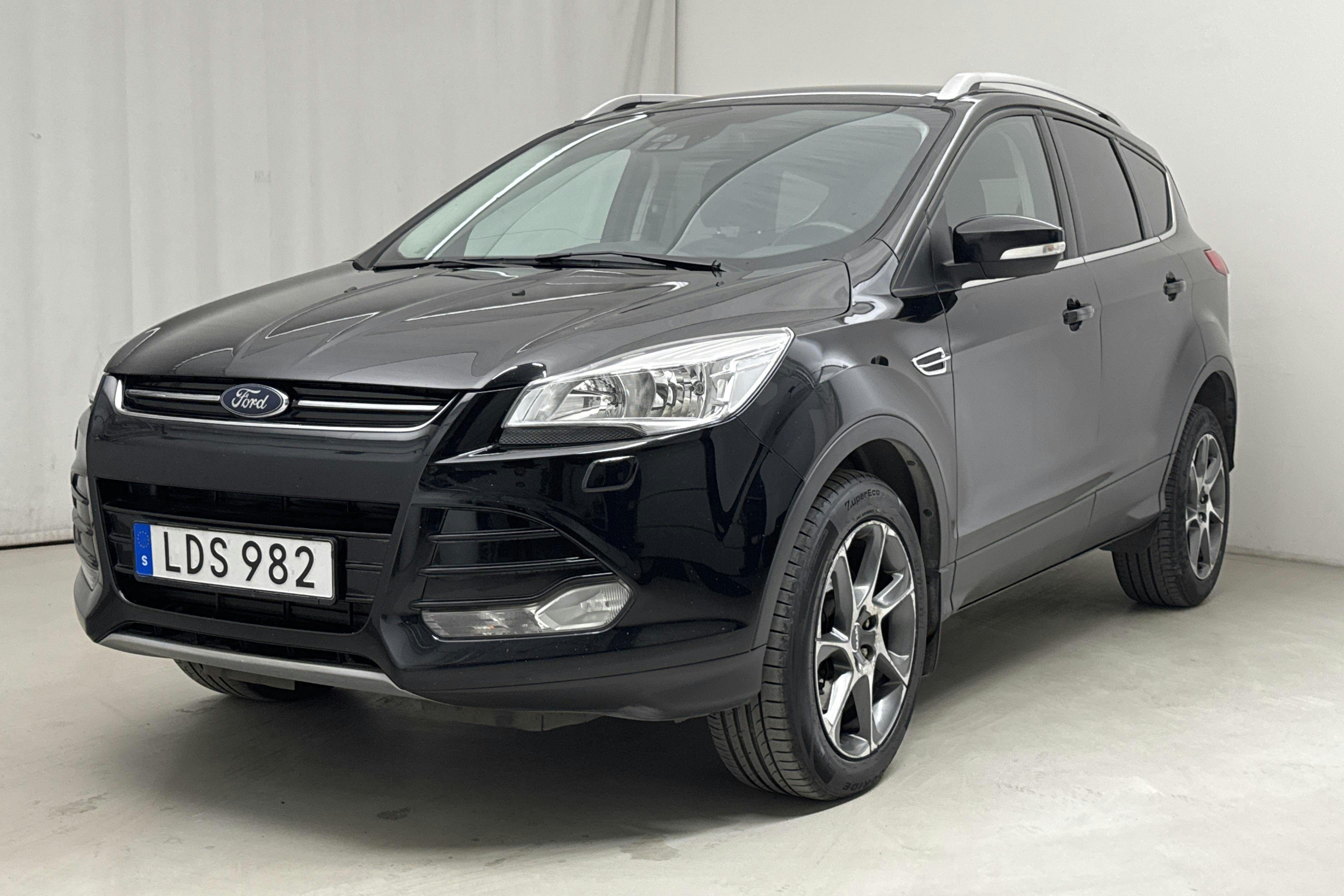 Ford Kuga 2.0 TDCi AWD (150hk) - 104 750 km - Automatic - black - 2016
