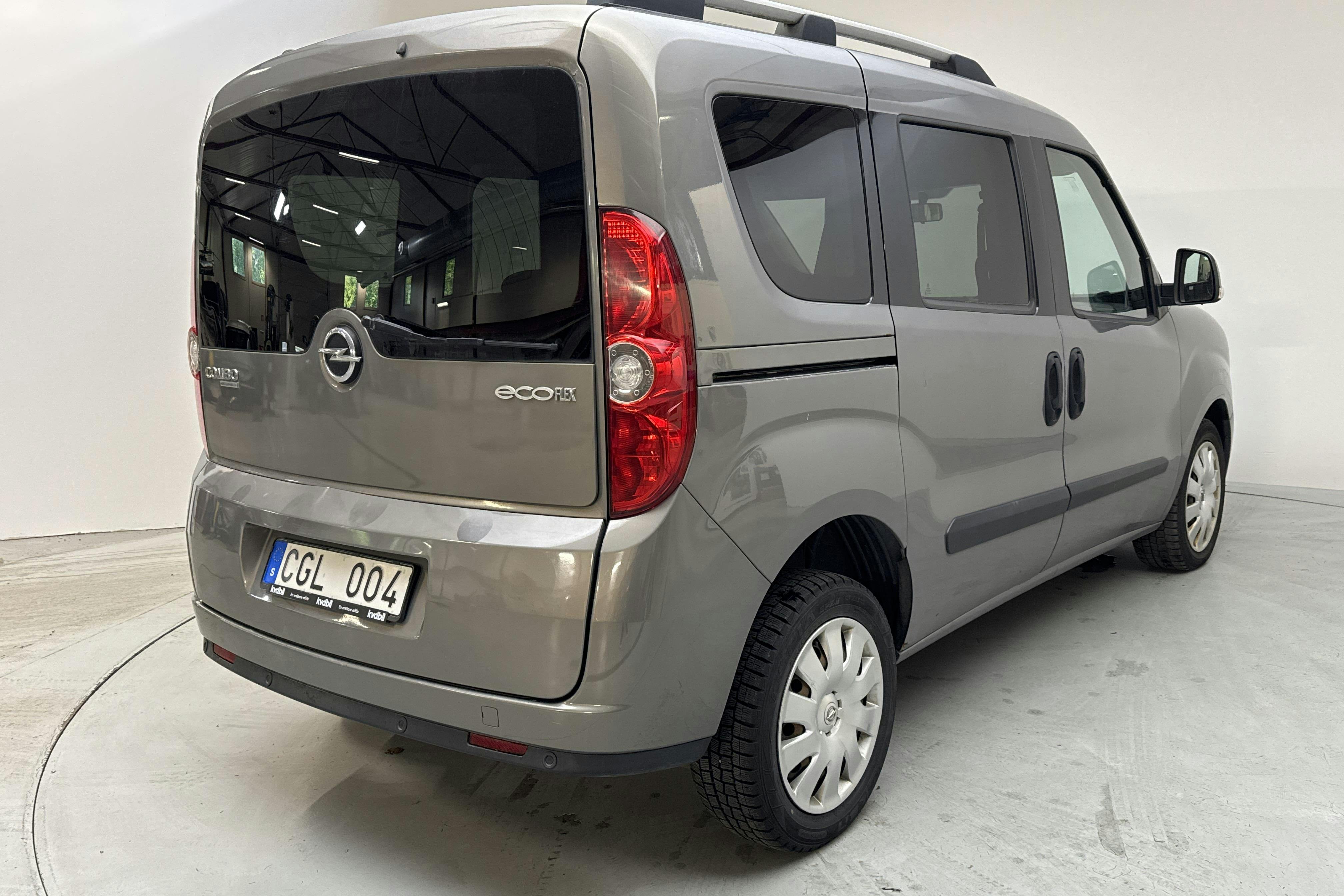 Opel Combo Tour 1.6 CDTI (90hk) - 12 708 mil - Automat - brun - 2012