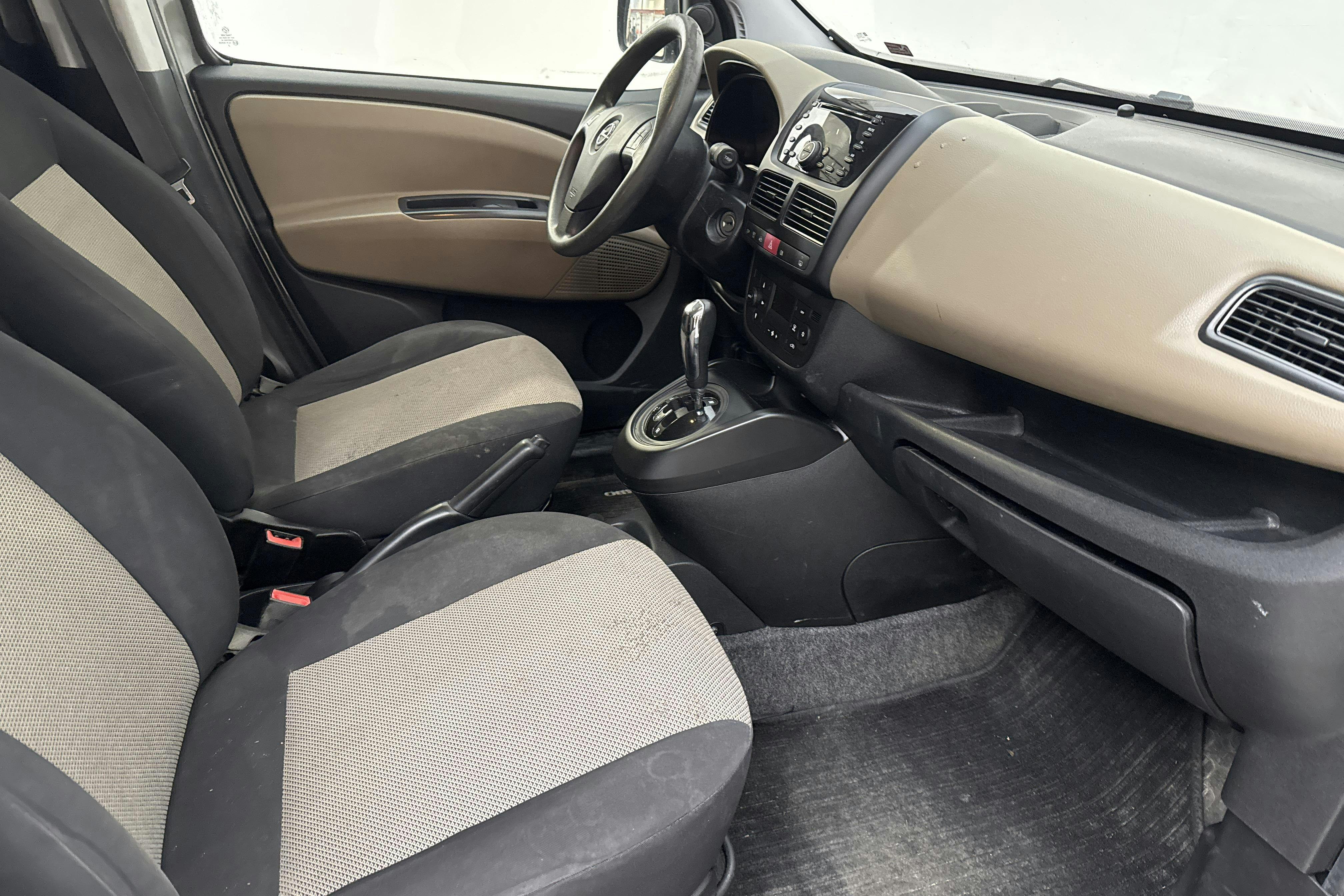 Opel Combo Tour 1.6 CDTI (90hk) - 12 708 mil - Automat - brun - 2012