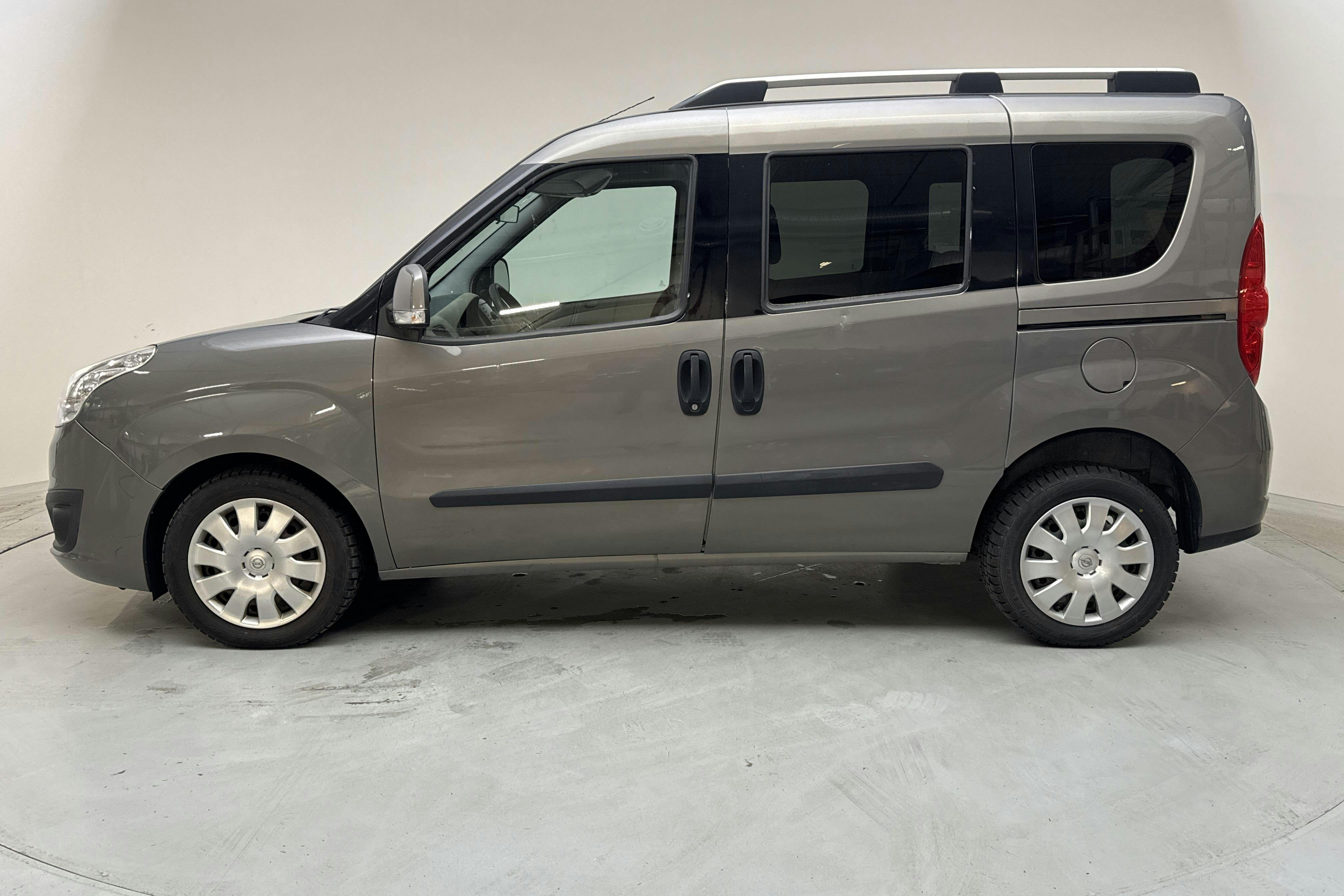 Opel Combo Tour 1.6 CDTI (90hk) - 12 708 mil - Automat - brun - 2012