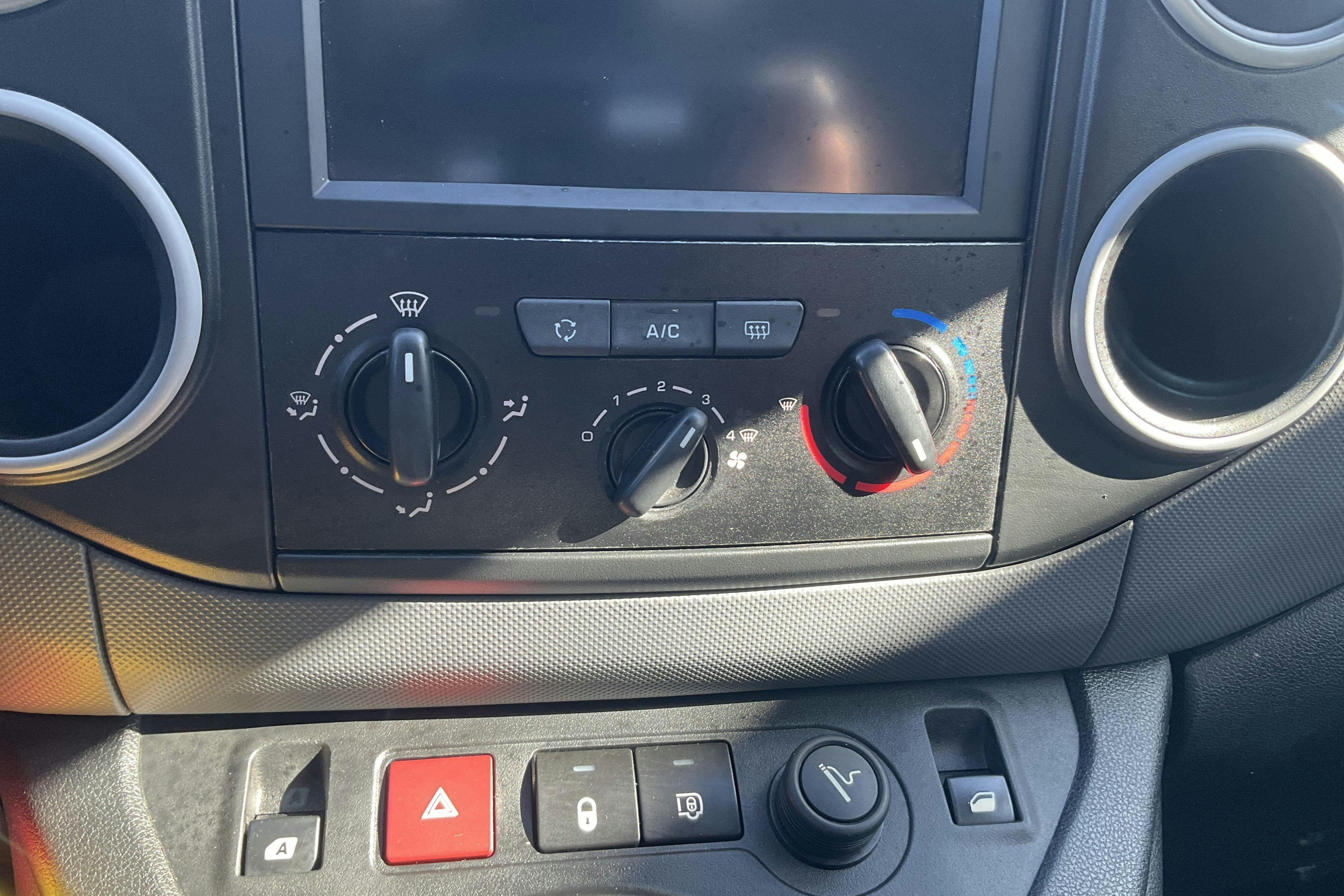 Peugeot Partner 1.6 BlueHDI Skåp (100hk) - 11 803 mil - Manuell - vit - 2017