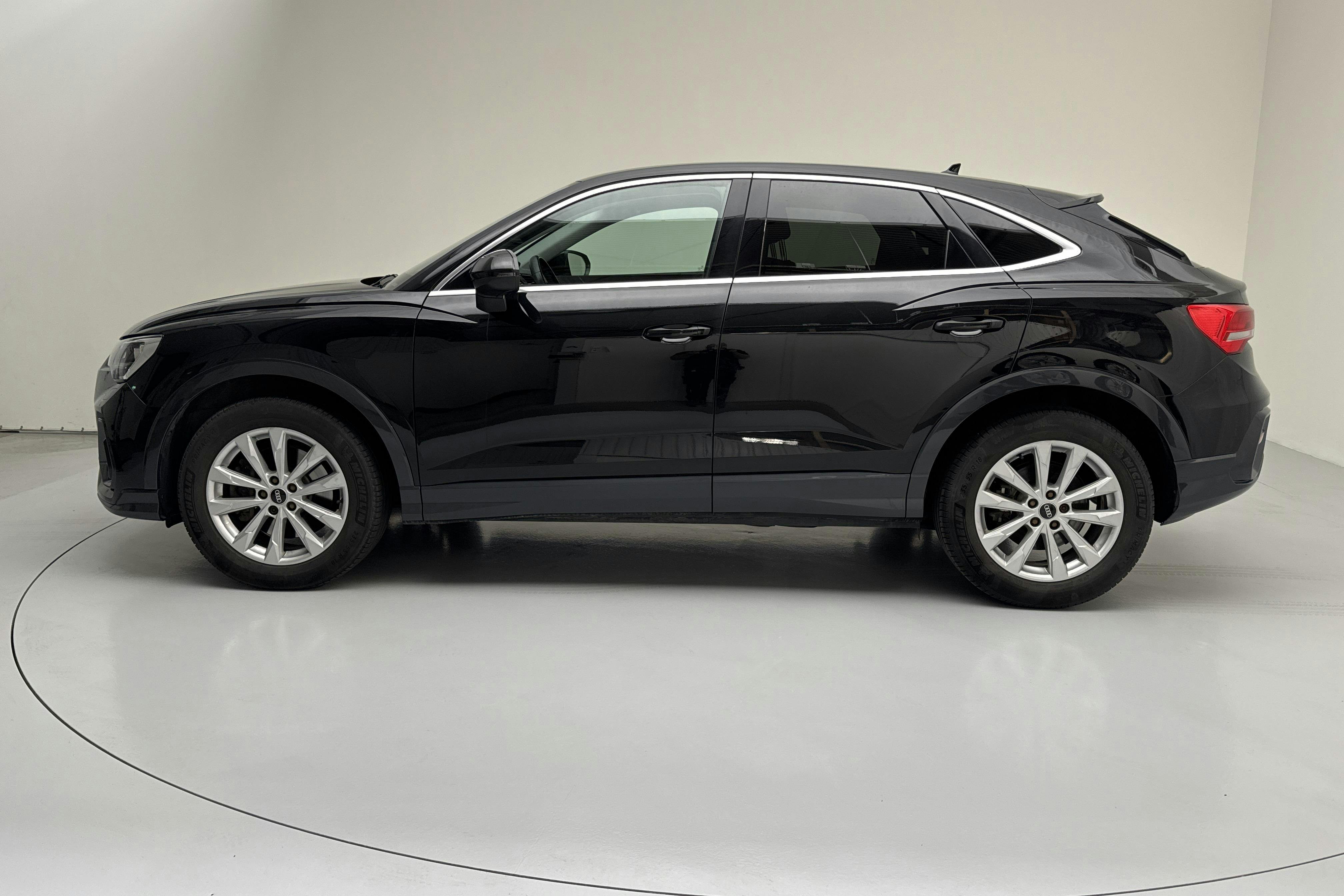 Audi Q3 Sportback 40 TDI quattro (200hk) - 13 725 mil - Automat - svart - 2021