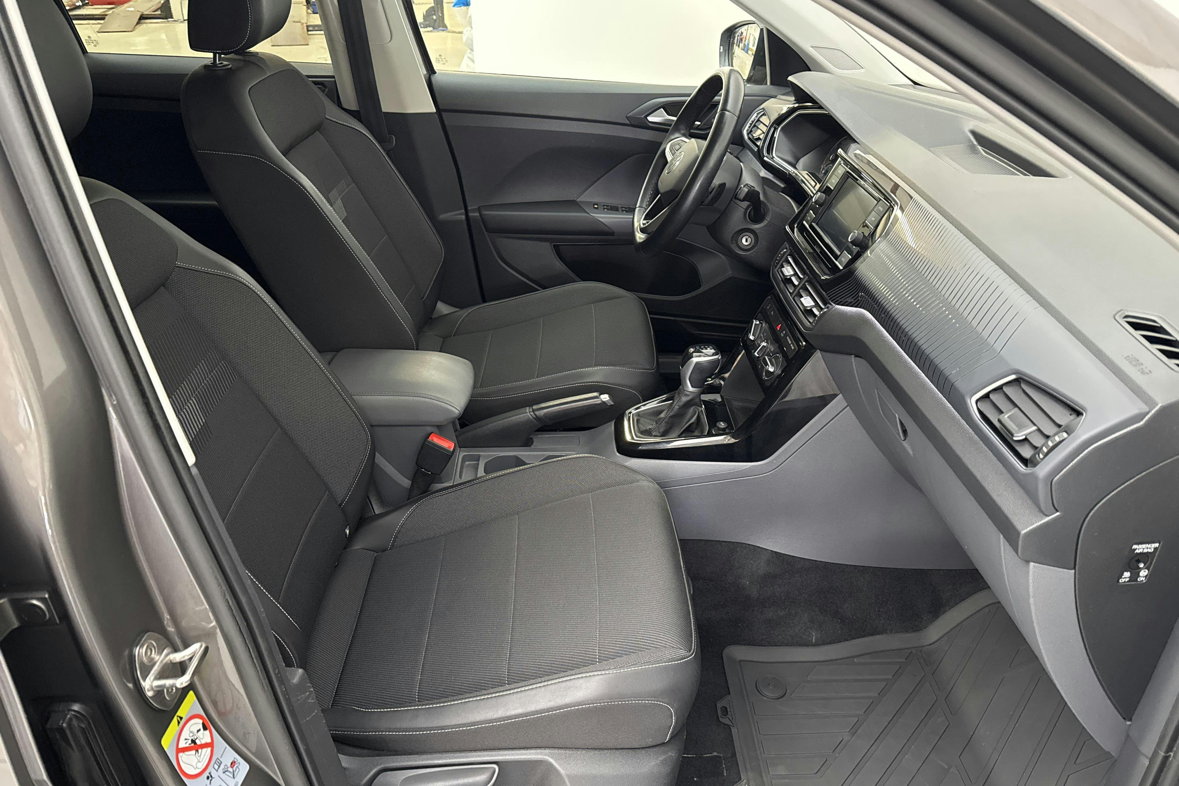VW T-Cross 1.0 TSI (115hk) - 8 225 mil - Automat - grå - 2021