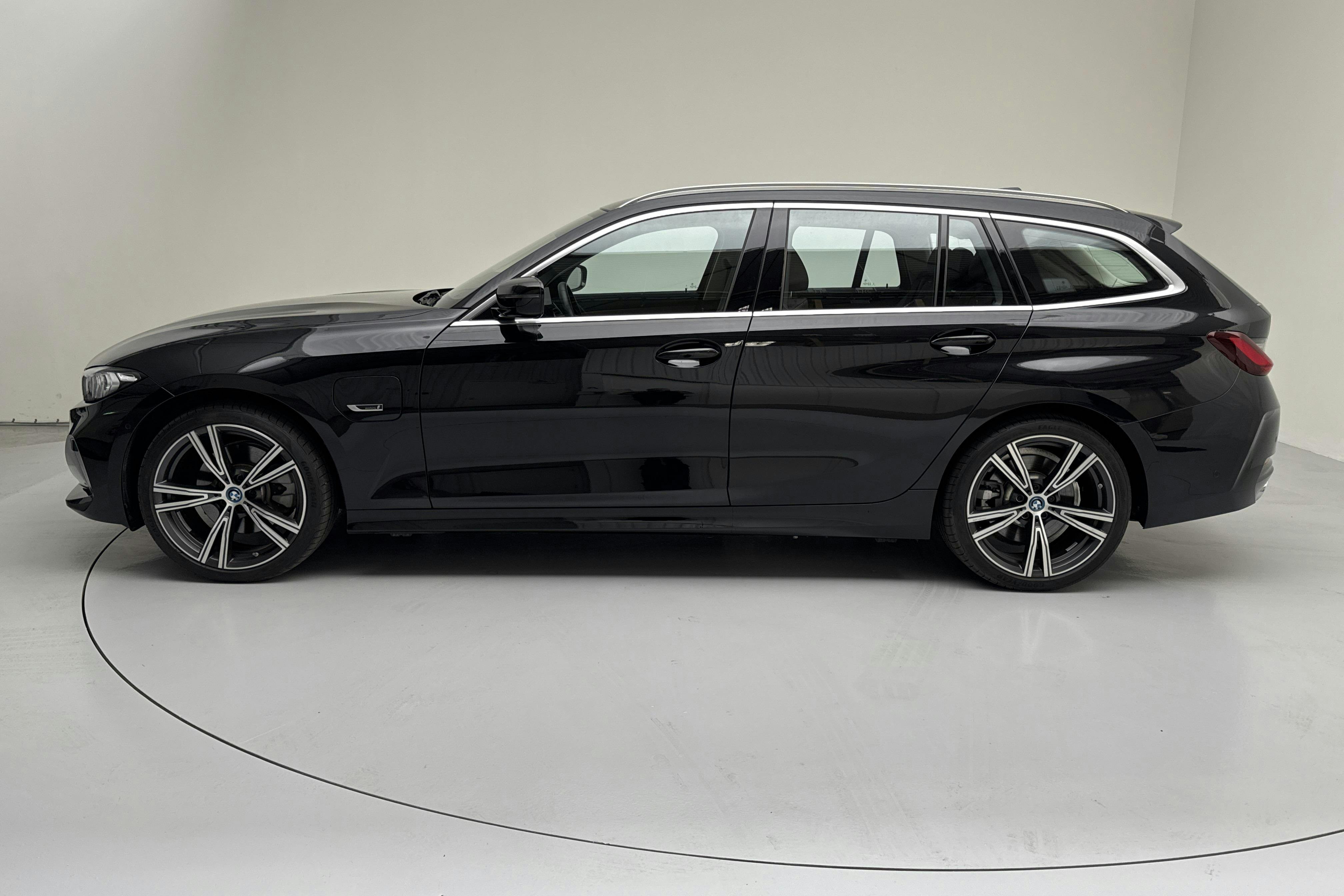 BMW 330e xDrive Touring LCI, G21 (292hk) - 1 738 mil - Automat - svart - 2023