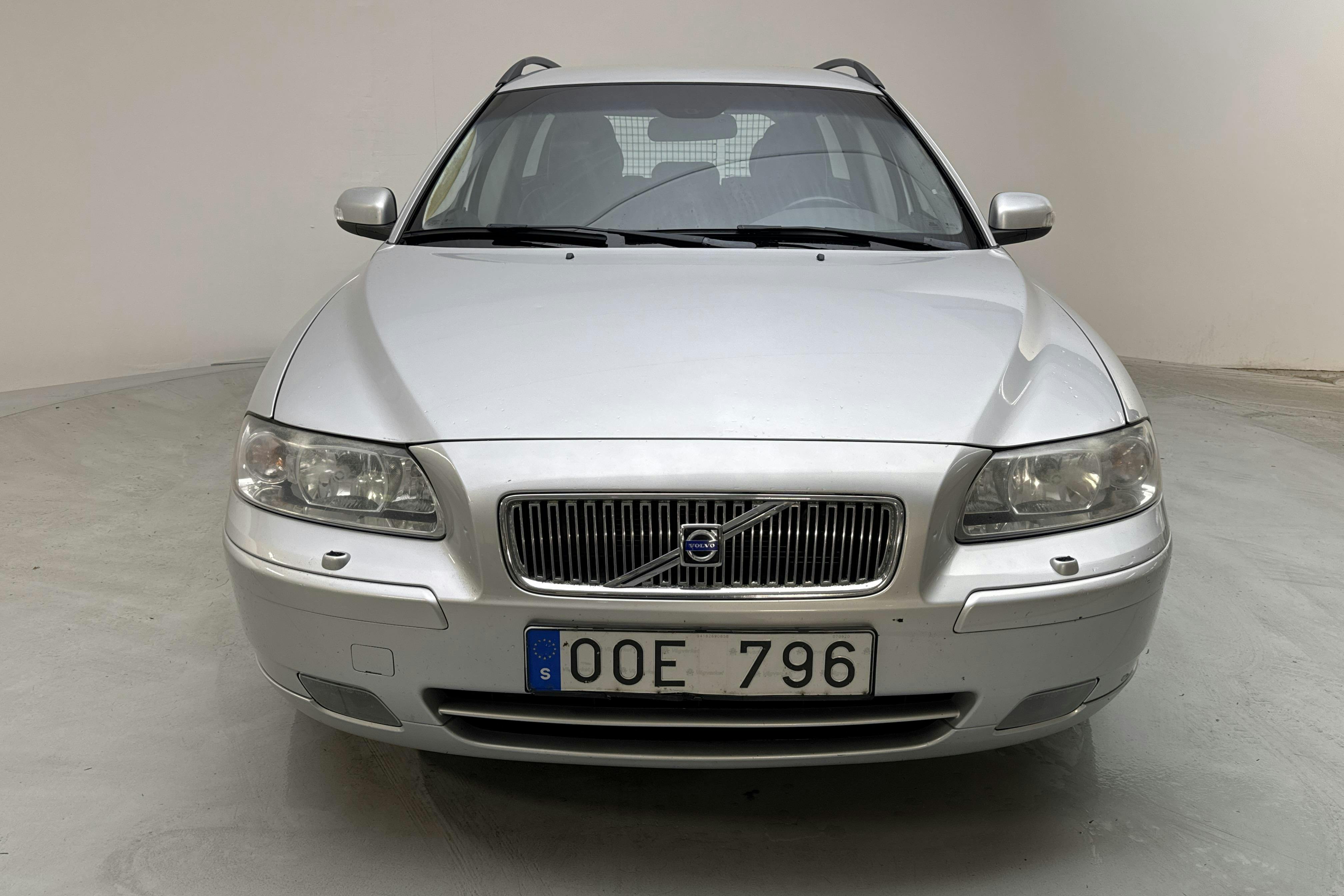 Volvo V70 2.4D (163hk) - 24 901 mil - Manuell - Light Grey - 2008