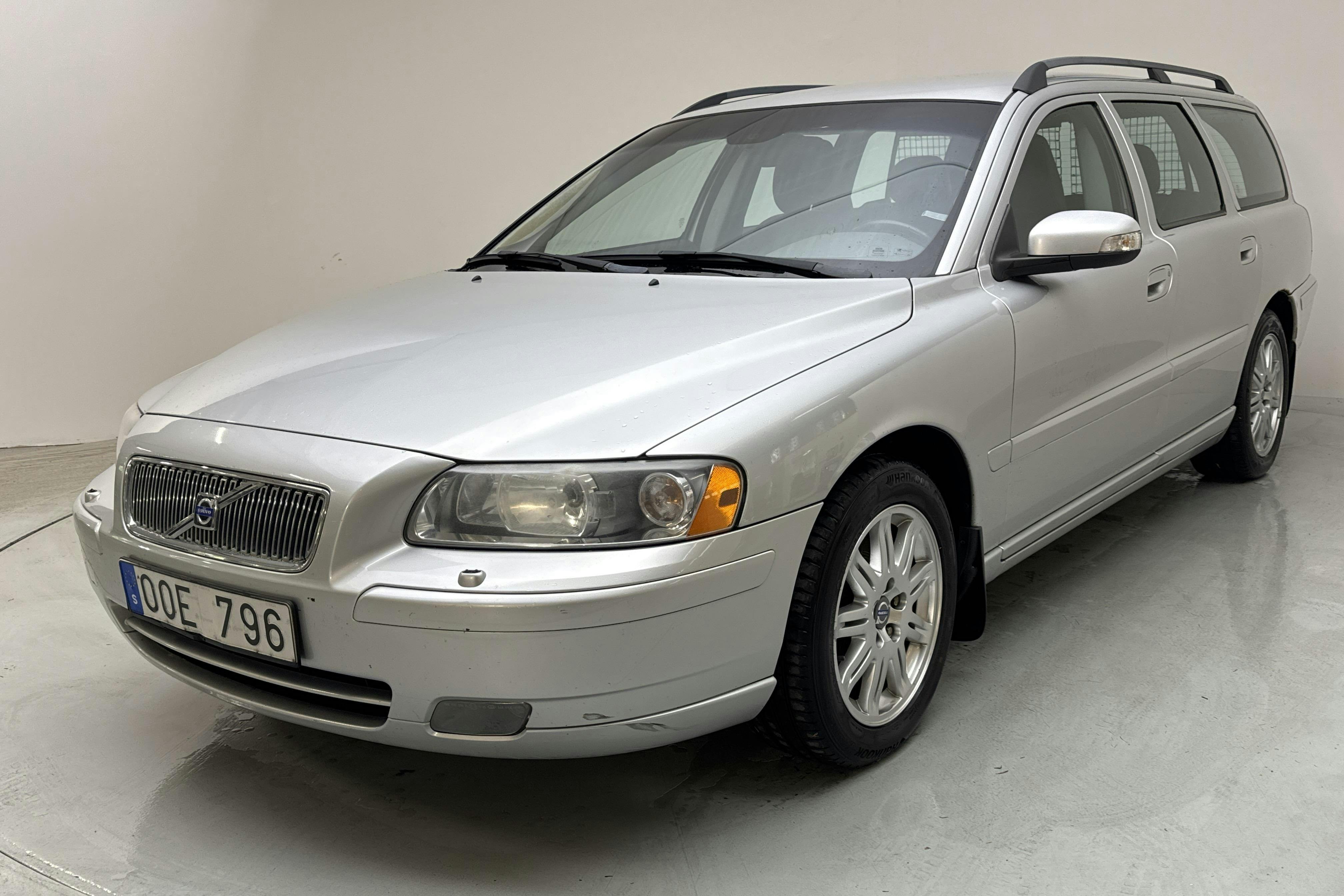 Volvo V70 2.4D (163hk) - 249 010 km - Manual - Light Grey - 2008