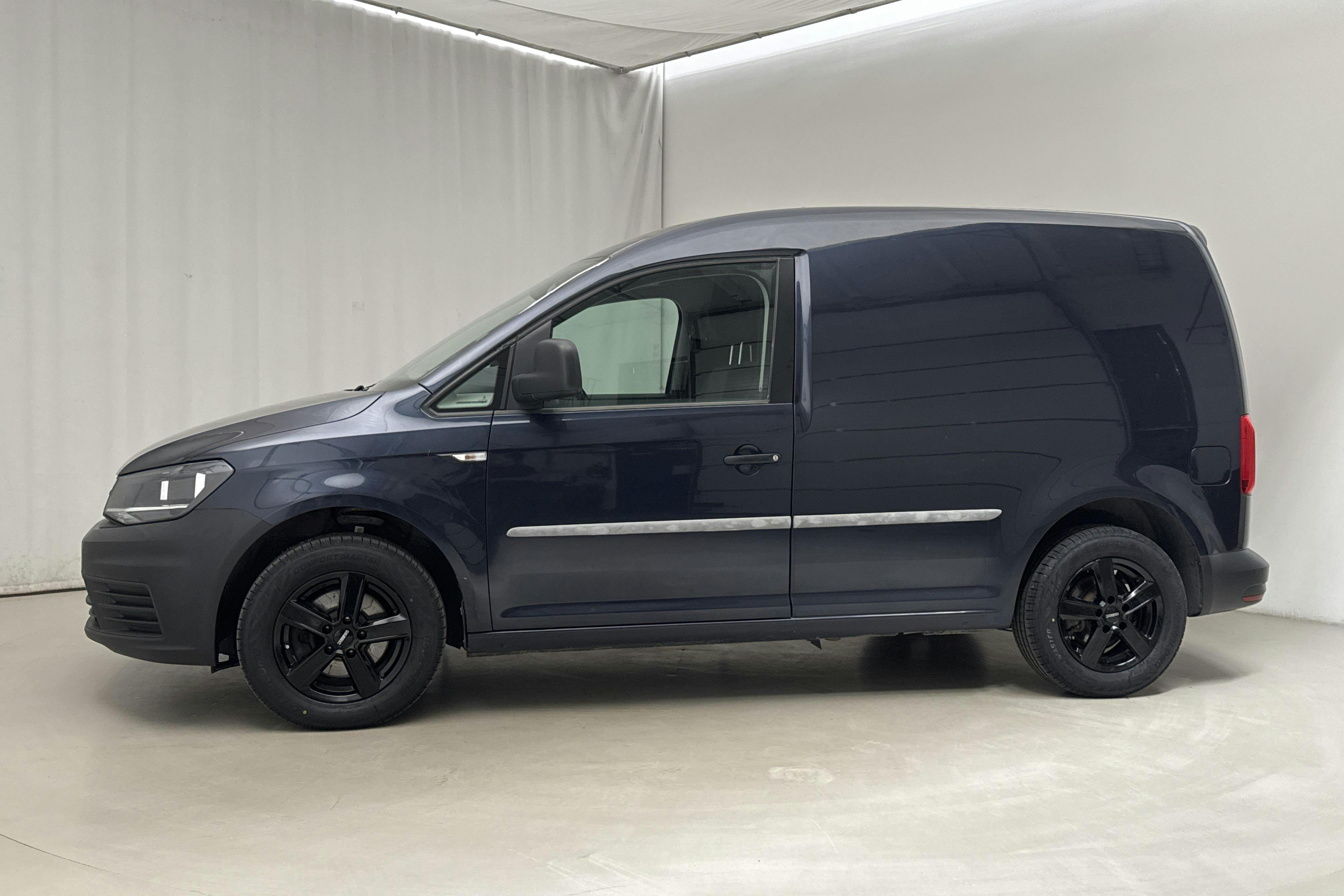 VW Caddy 2.0 TDI (102hk) - 137 250 km - Automatic - Dark Blue - 2018