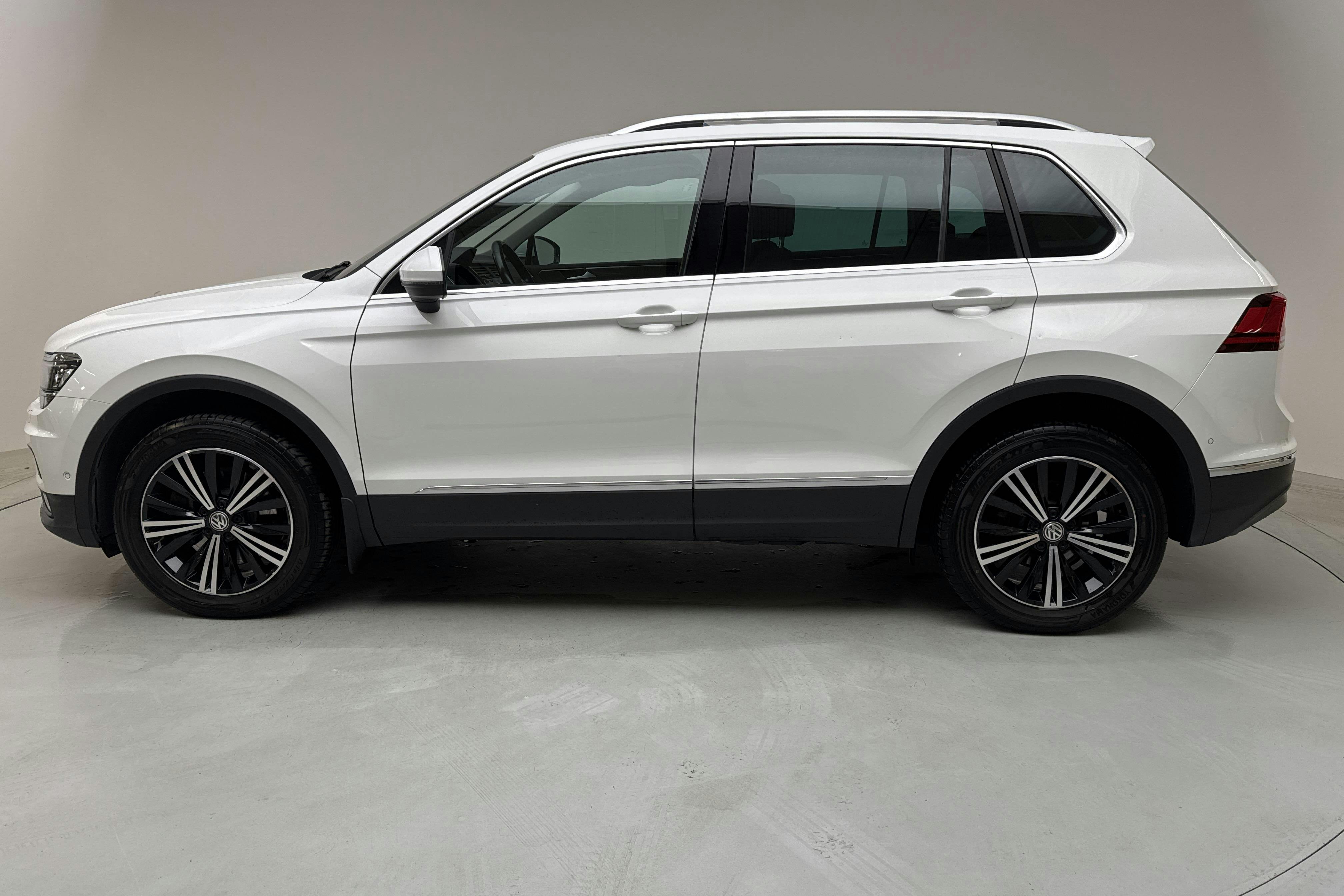 VW Tiguan 2.0 TDI 4MOTION (190hk) - 12 439 mil - Automat - vit - 2018