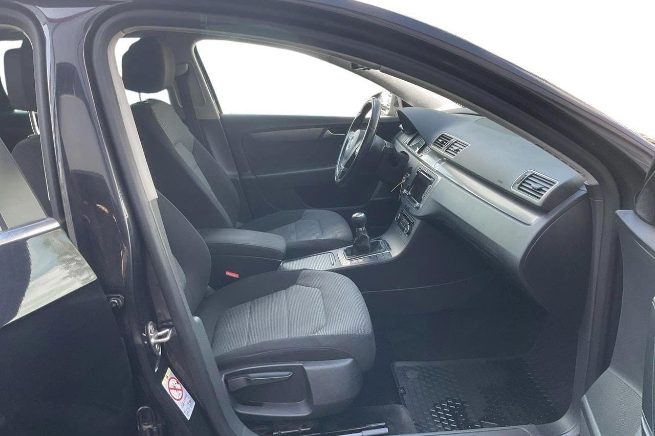 VW Passat 1.4 TSI EcoFuel Variant (150hk) - 18 221 mil - Manuell - svart - 2012