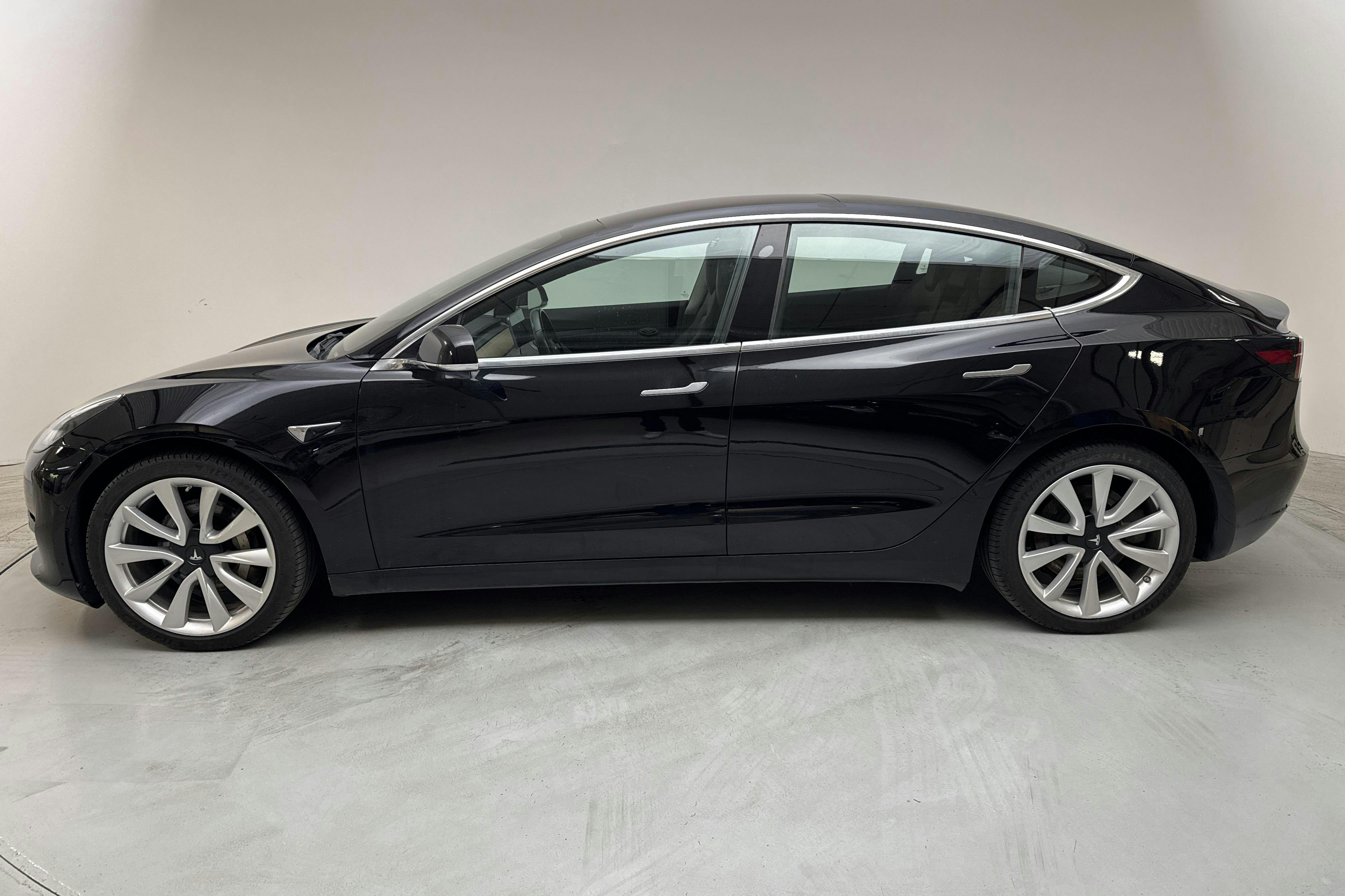 Tesla Model 3 Long Range Dual Motor AWD - 14 072 mil - Automat - svart - 2019