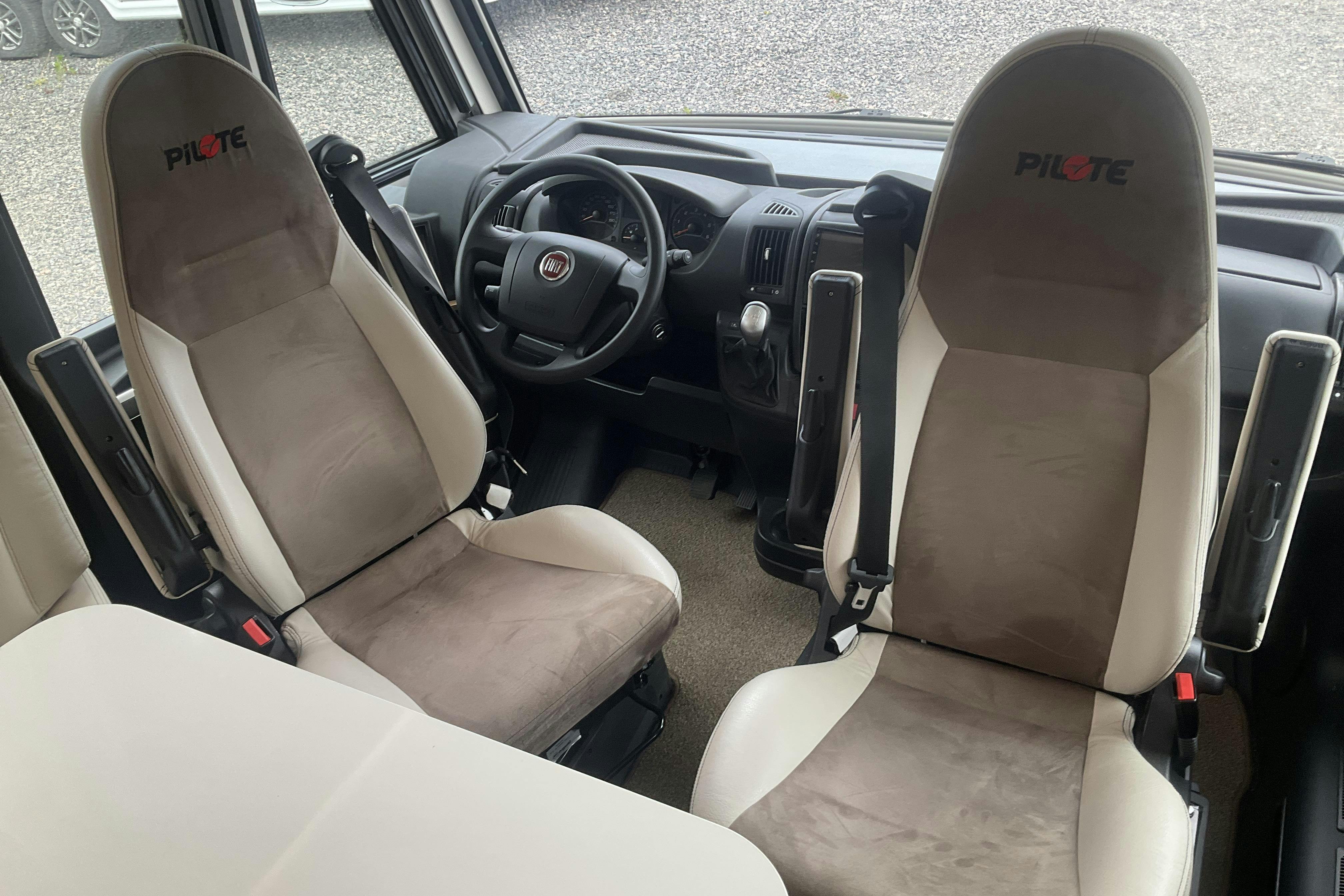 FIAT PiLOTE G740GJ Husbil - 2 040 mil - Automat - vit - 2019