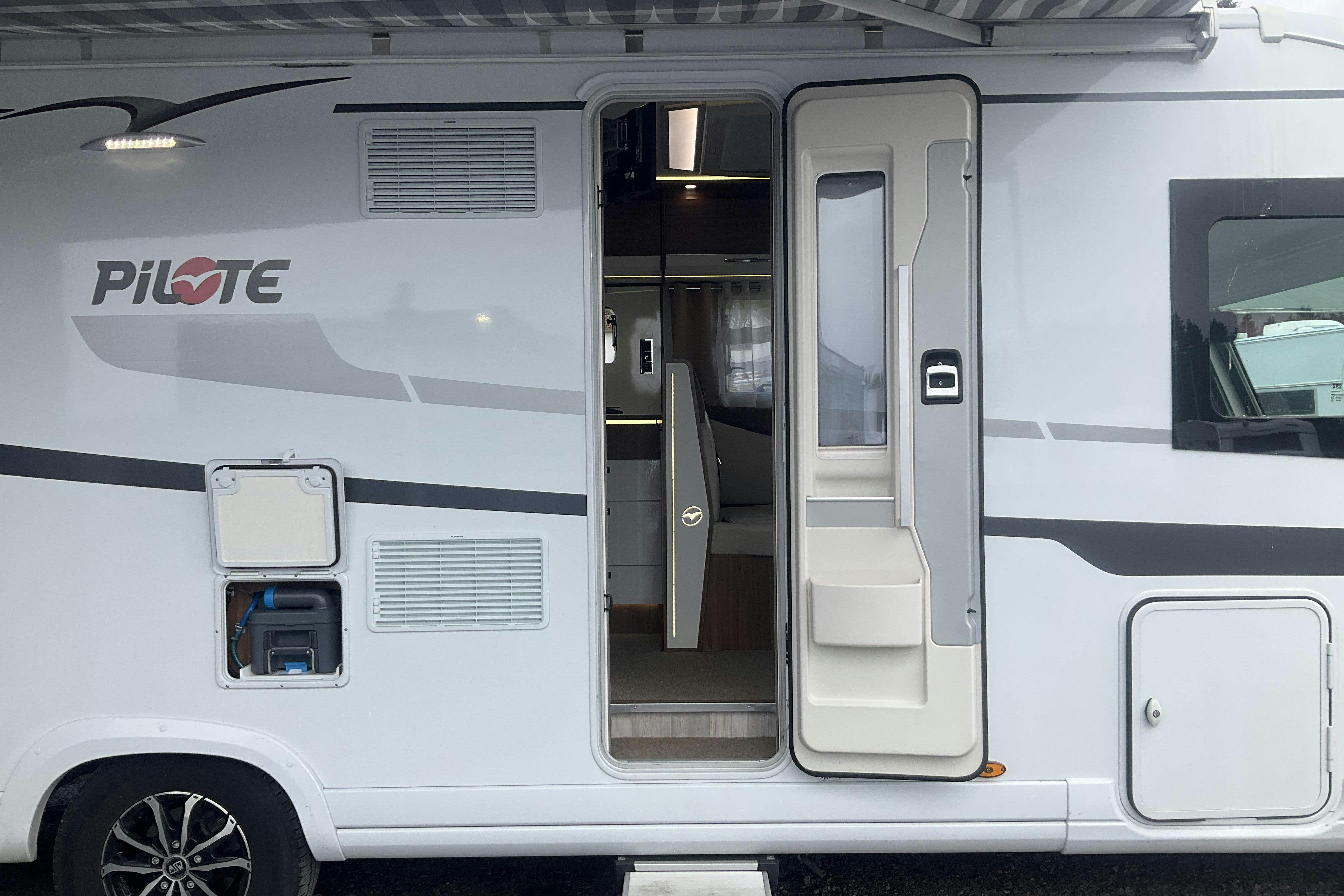 FIAT PiLOTE G740GJ Husbil - 2 040 mil - Automat - vit - 2019
