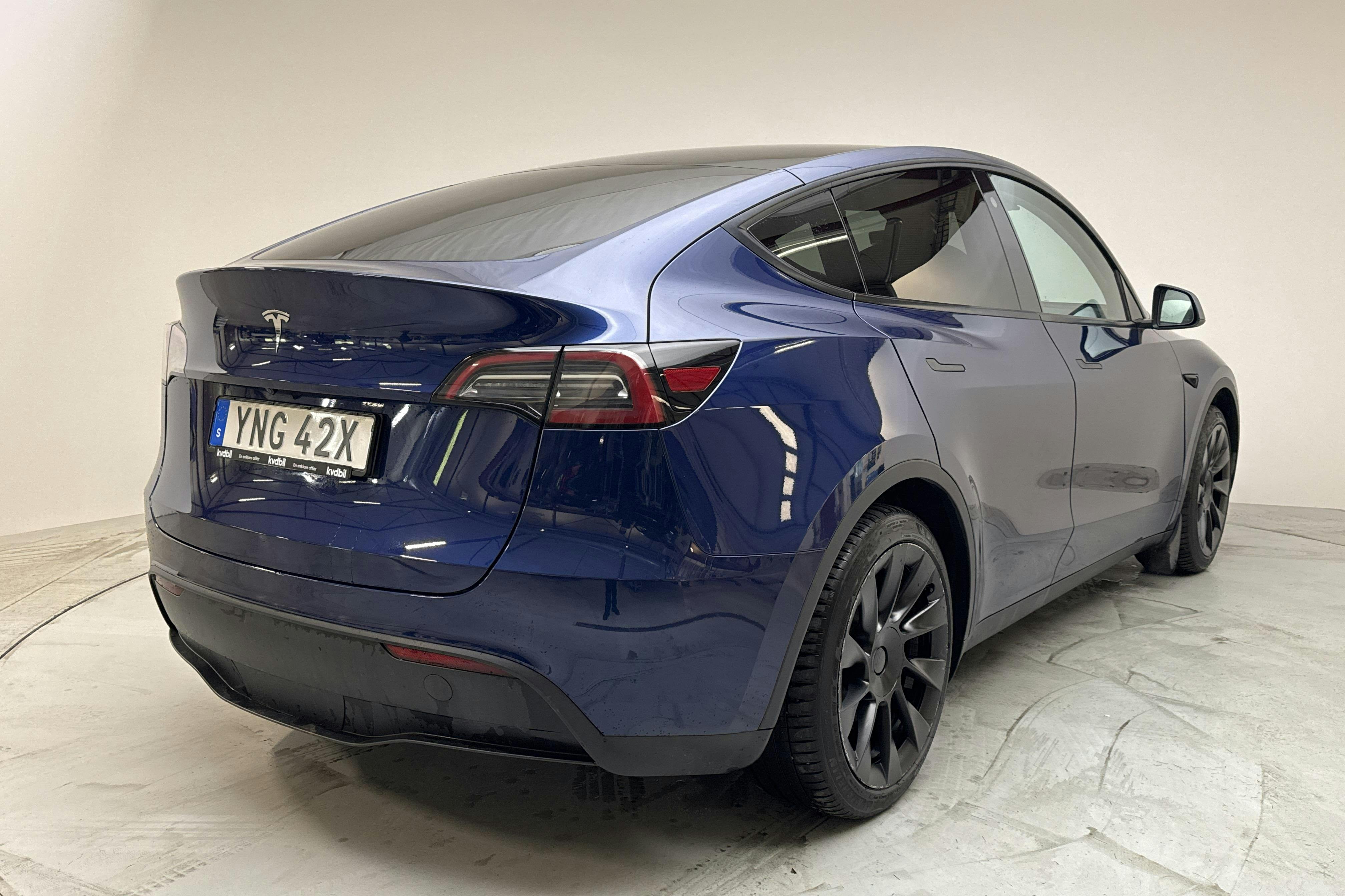 Tesla Model Y Standard Range RWD - 7 302 mil - Automat - blå - 2023
