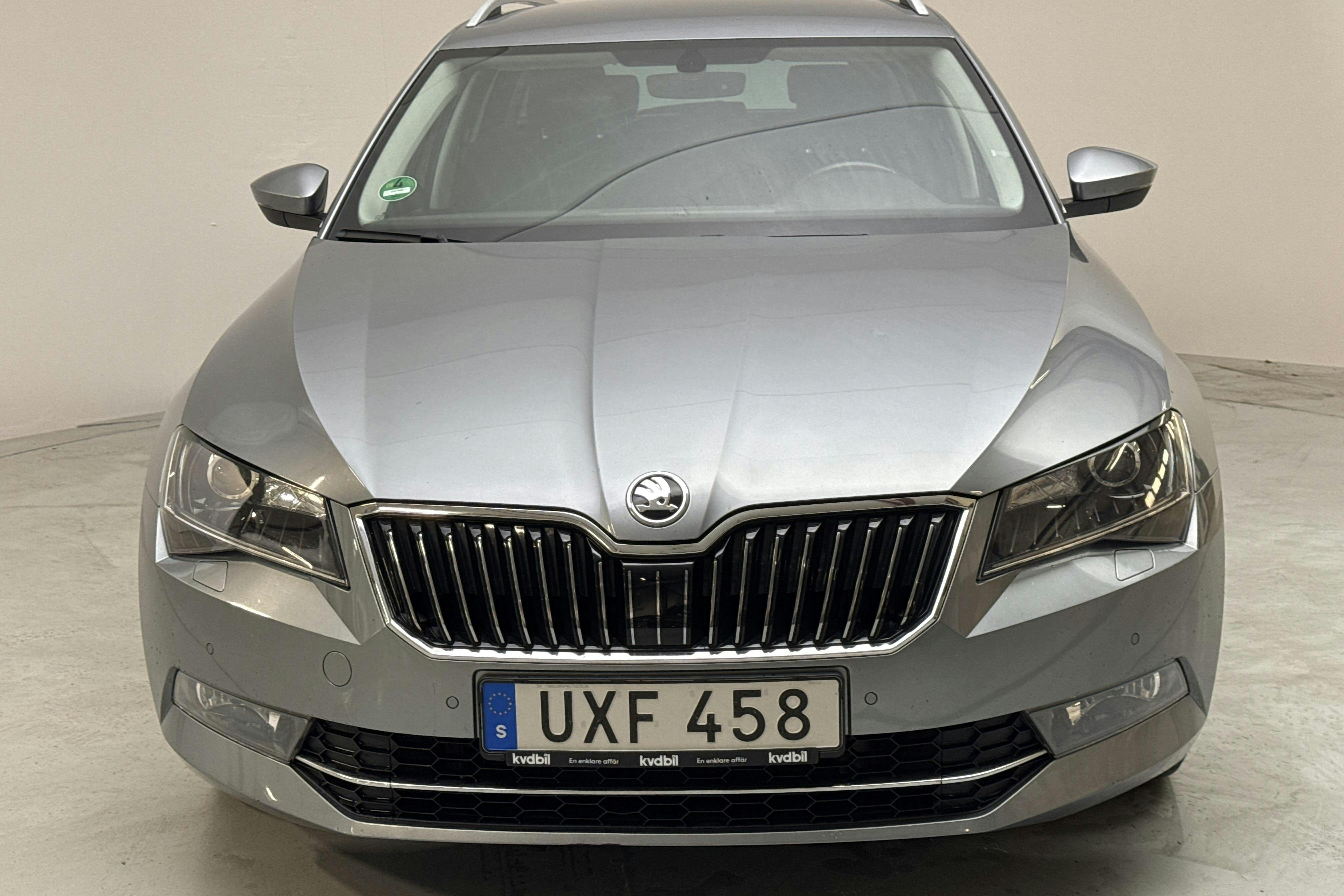 Skoda Superb 2.0 TDI Kombi (190hk) - 11 912 mil - Manuell - grå - 2016