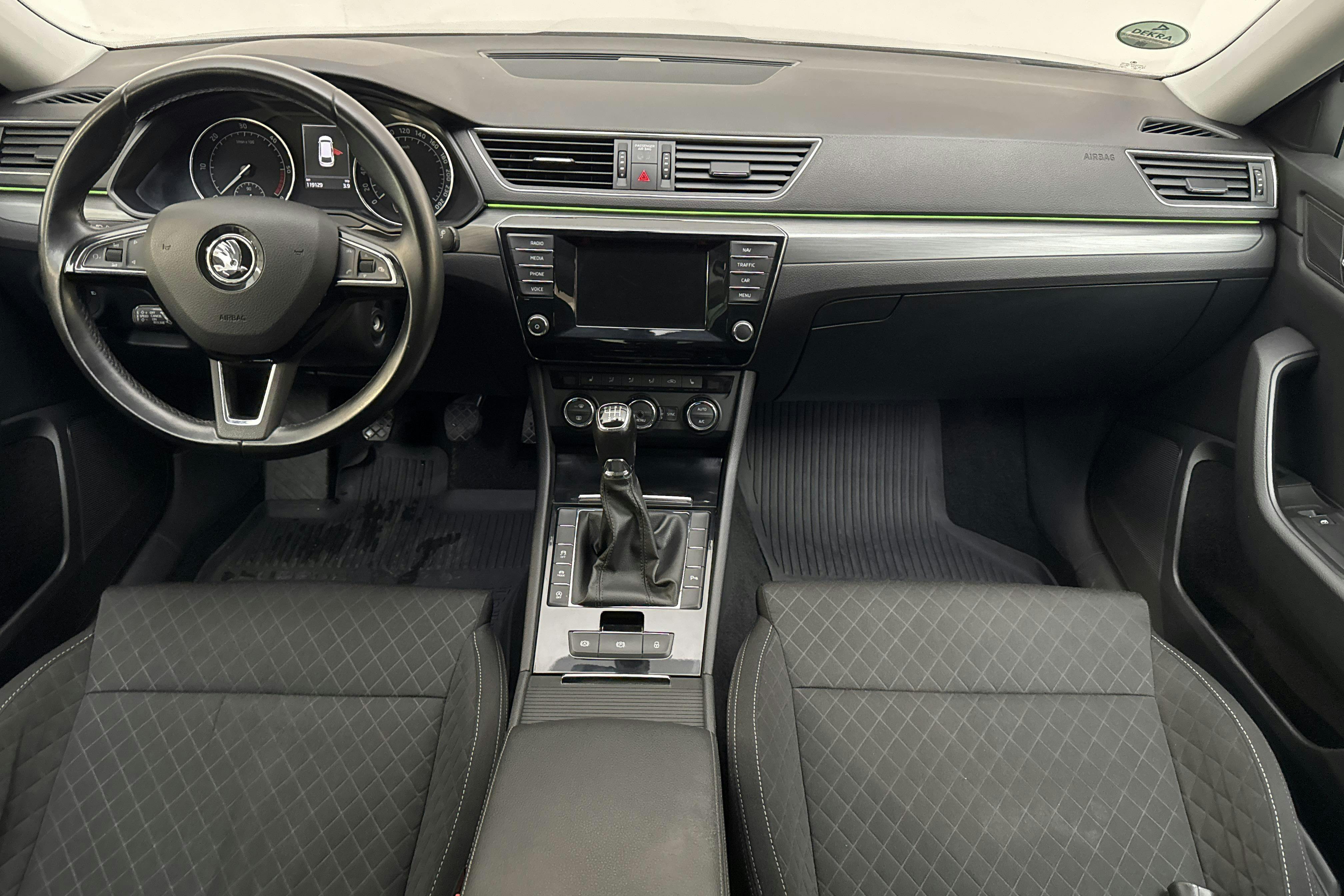 Skoda Superb 2.0 TDI Kombi (190hk) - 11 912 mil - Manuell - grå - 2016