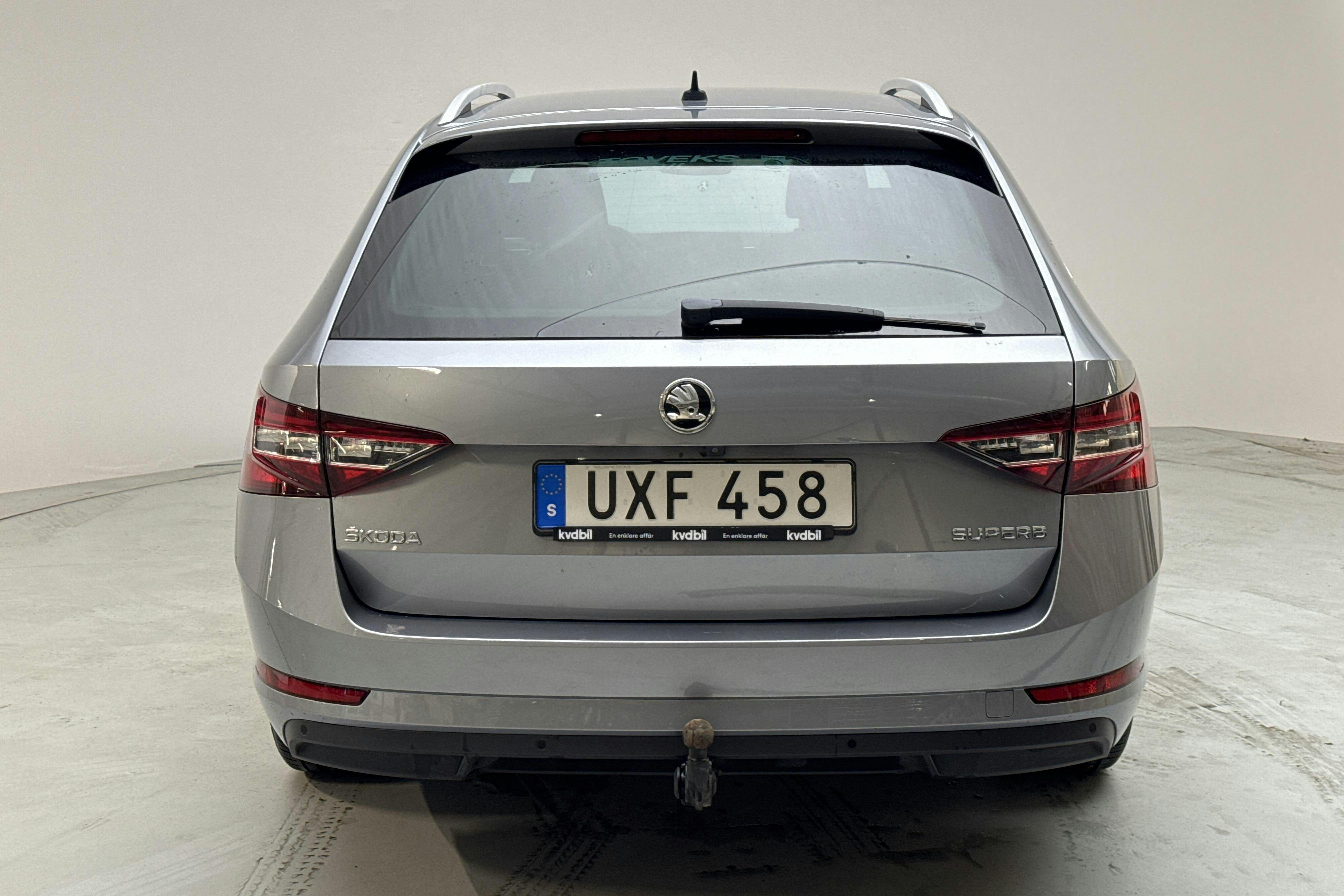 Skoda Superb 2.0 TDI Kombi (190hk) - 11 912 mil - Manuell - grå - 2016