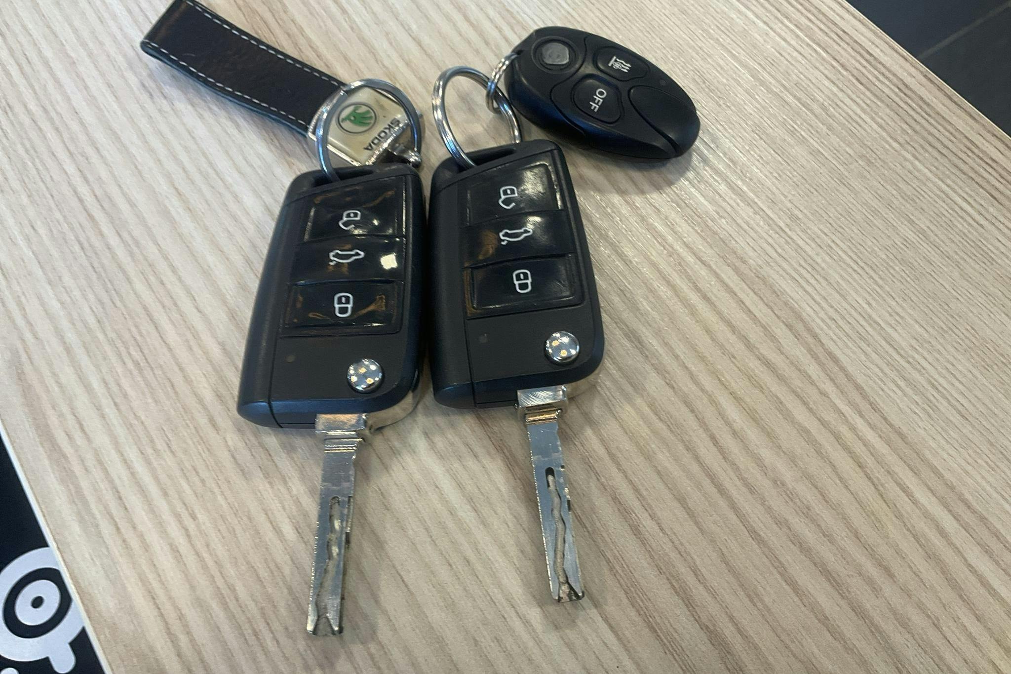 Skoda Superb 2.0 TDI Kombi (190hk) - 11 912 mil - Manuell - grå - 2016