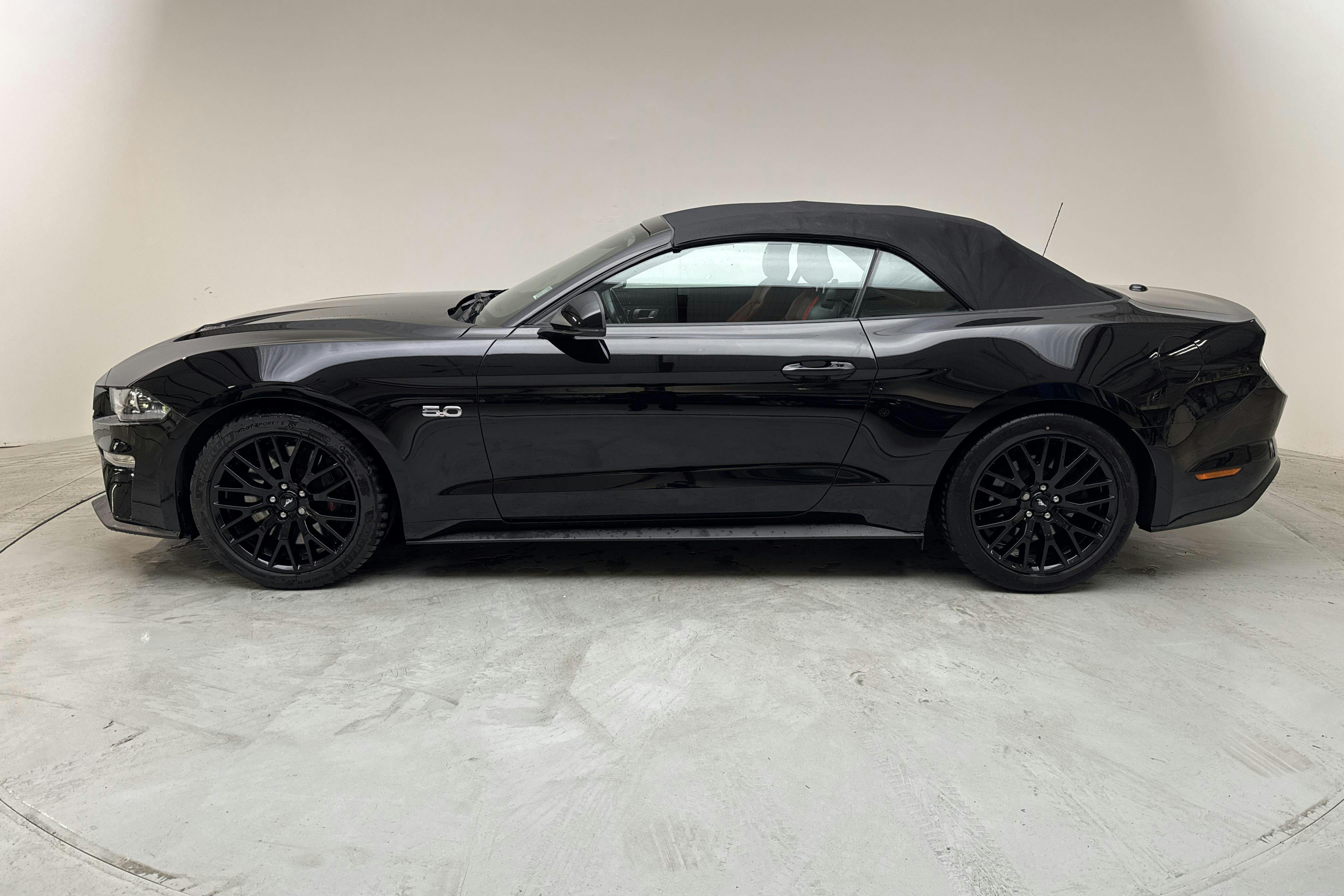 Ford Mustang GT V8 Convertible (450hk) - 4 920 mil - Automat - svart - 2018