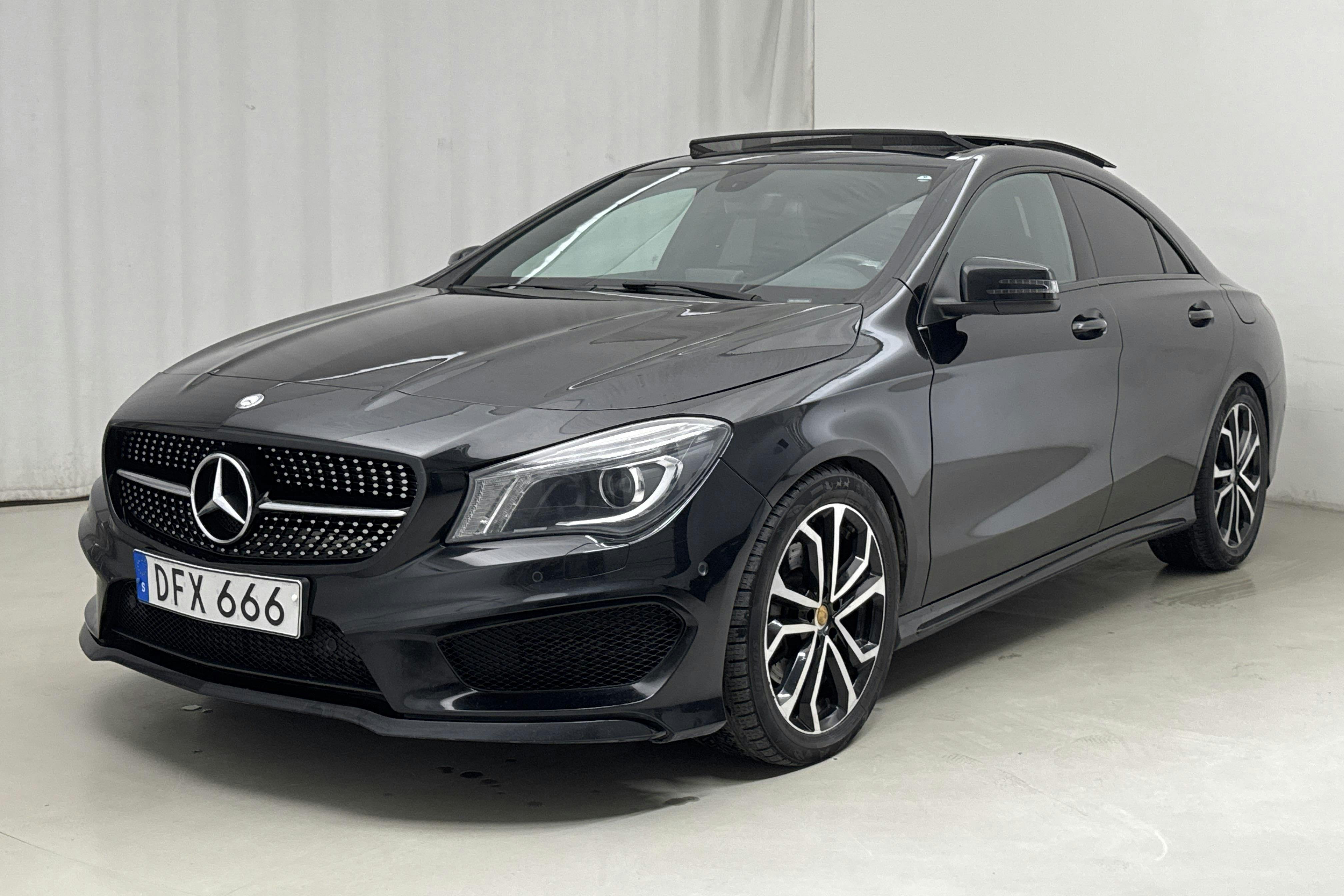 Mercedes CLA 220 CDI (170hk) - 16 690 mil - Automat - svart - 2015