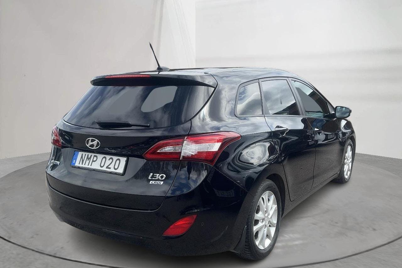 Hyundai i30 1.6 CRDi Kombi (110hk) - 13 164 mil - Manuell - svart - 2014