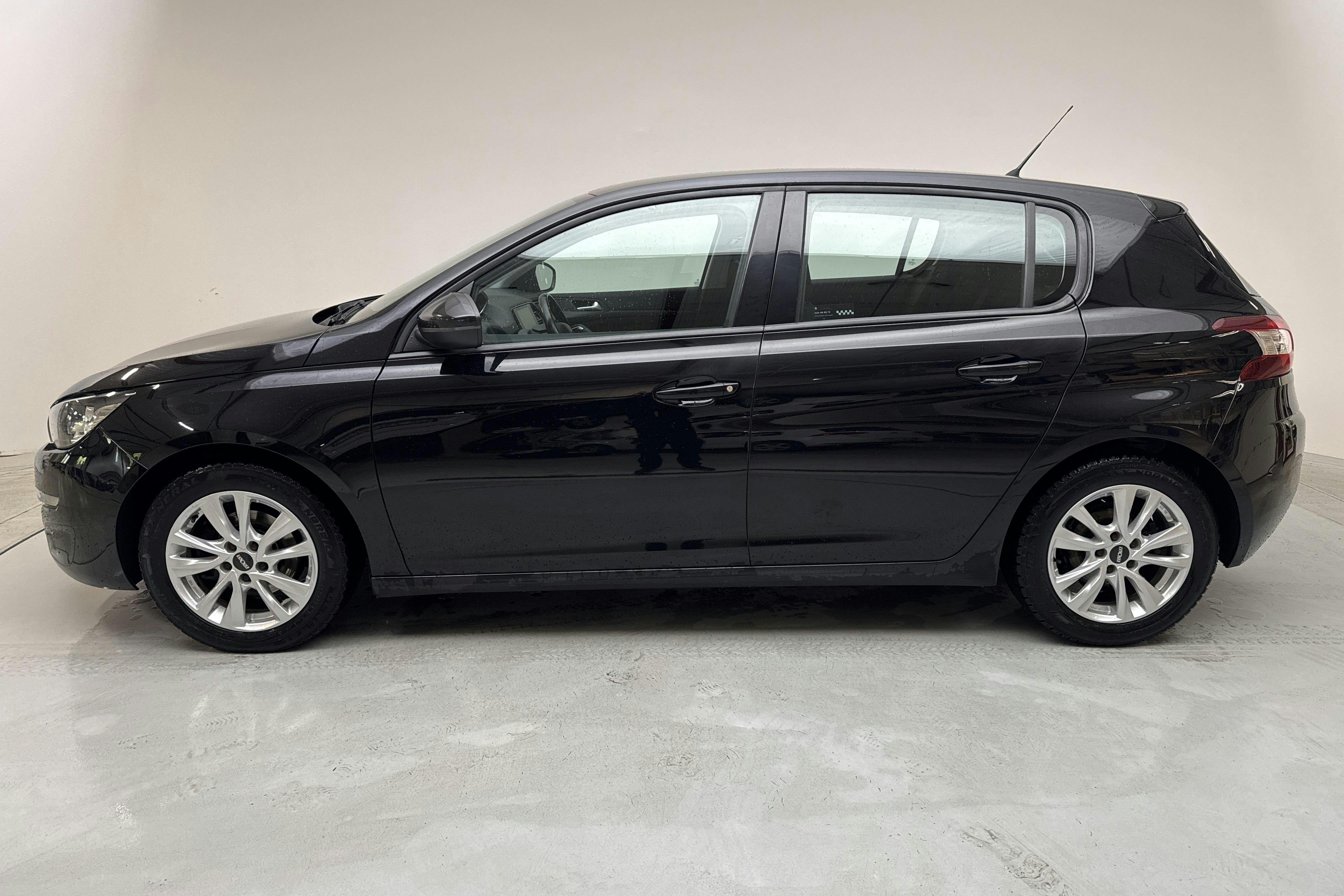 Peugeot 308 PureTech 5dr (130hk) - 12 205 mil - Automat - svart - 2015