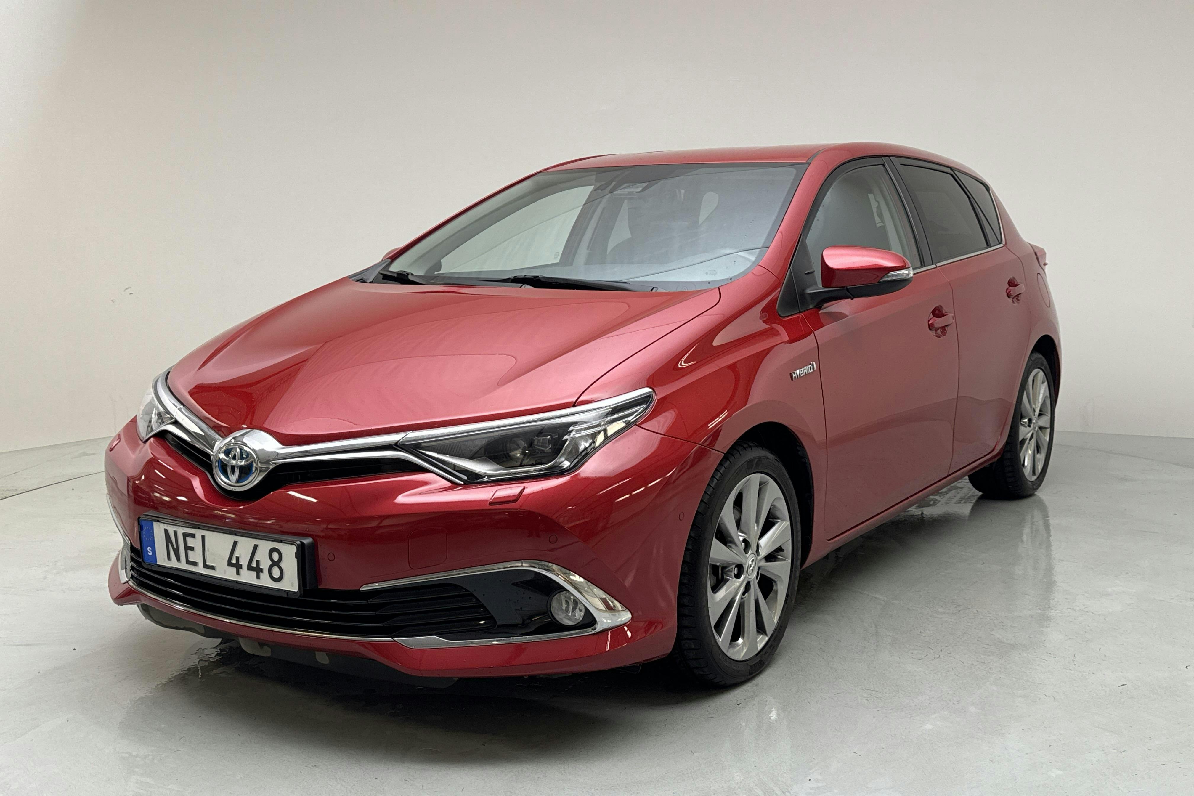 Toyota Auris 1.8 HSD 5dr (99hk) - 5 461 mil - Automat - Dark Red - 2016