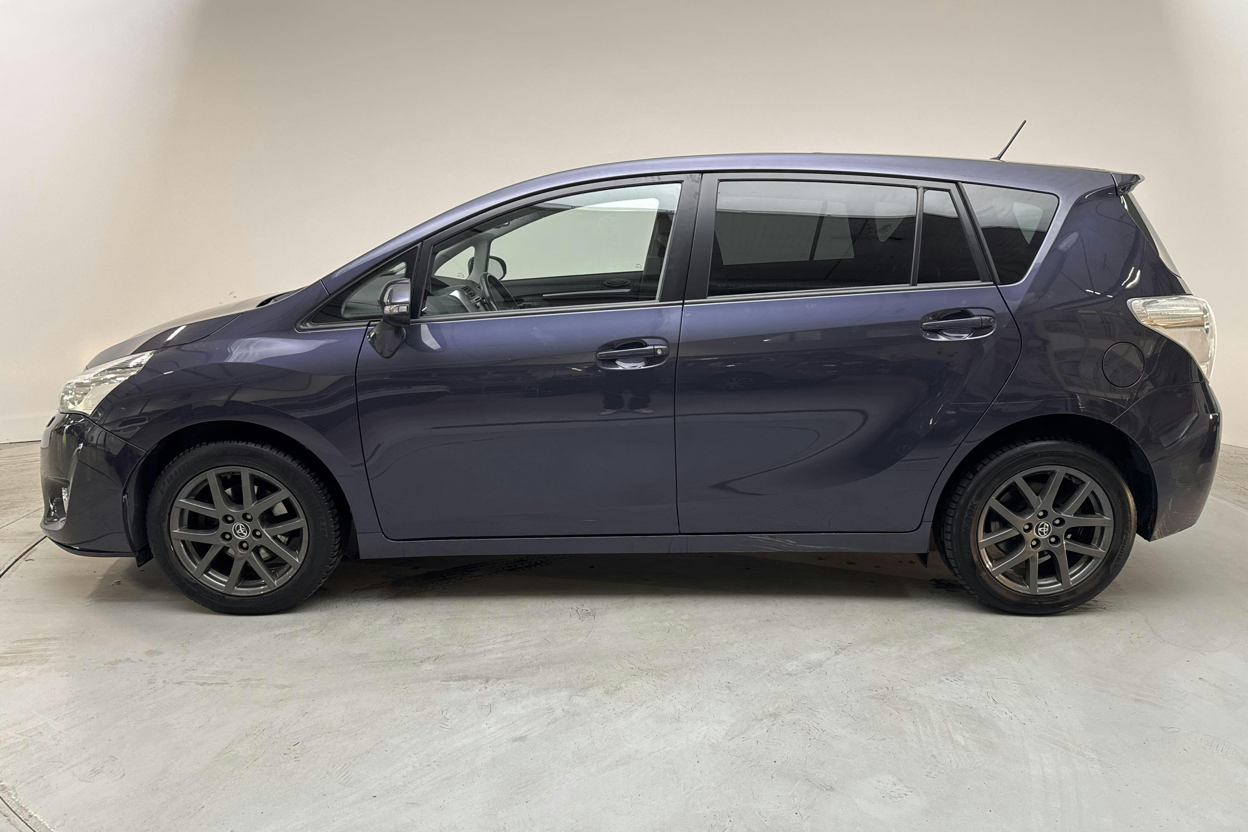 Toyota Verso VVT-i 1.8 (147hk) - 12 078 mil - Manuell - blå - 2015