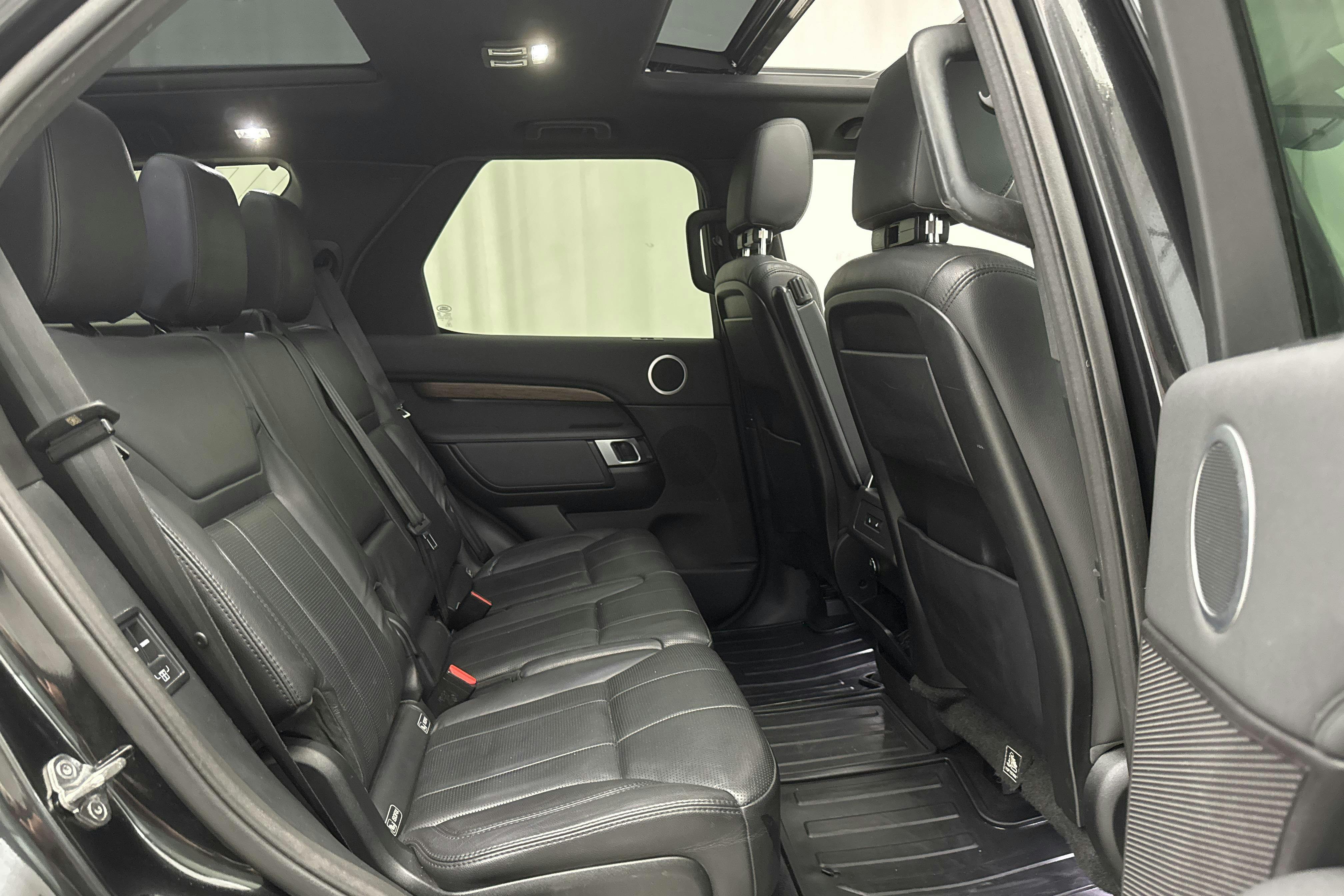 Land Rover Discovery 2.0L TD4 Diesel (180hk) - 13 445 mil - Automat - svart - 2017
