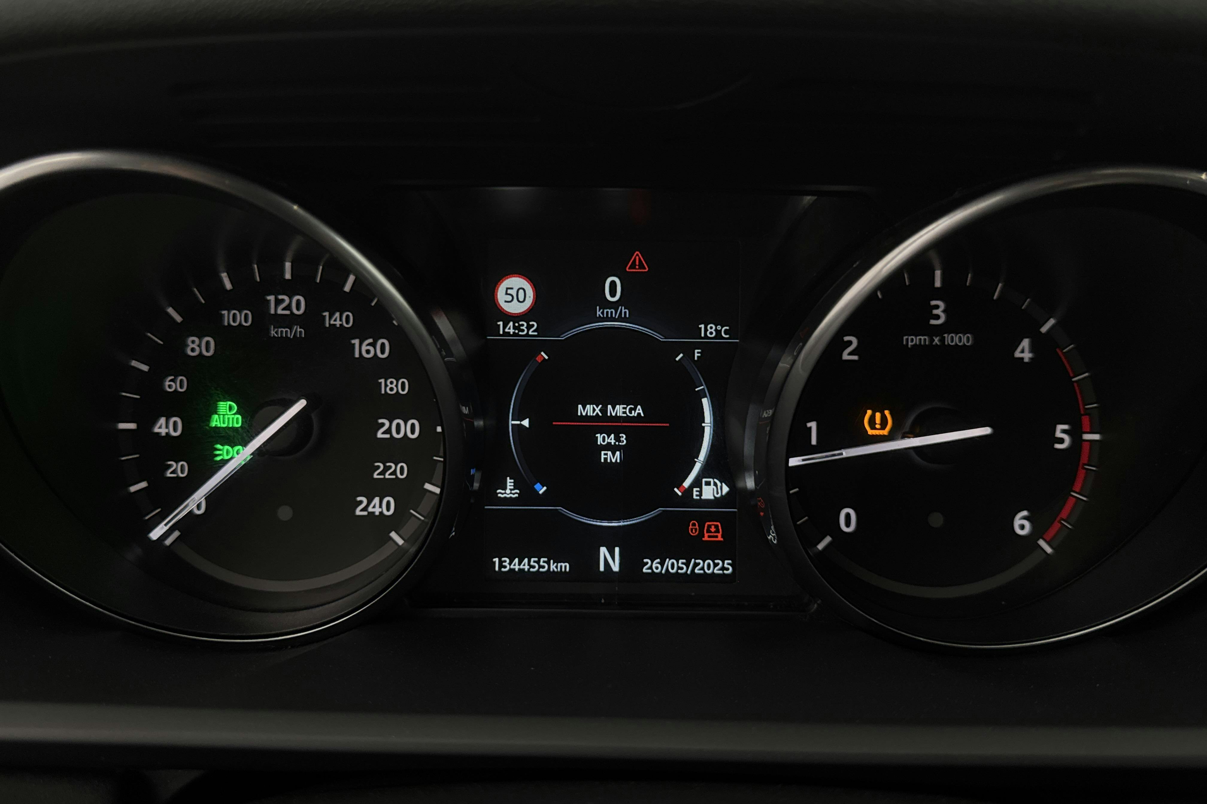 Land Rover Discovery 2.0L TD4 Diesel (180hk) - 13 445 mil - Automat - svart - 2017