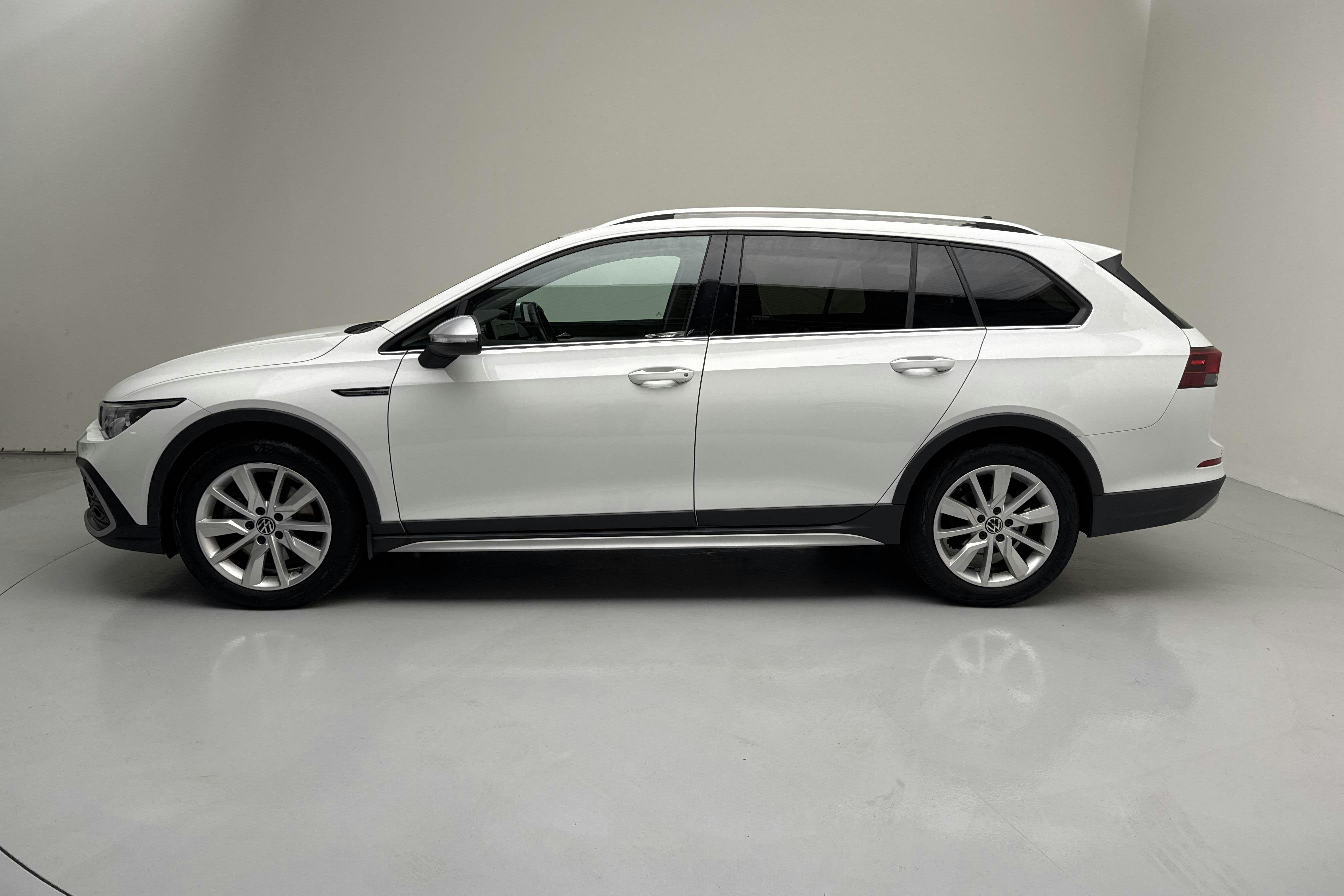 VW Golf Alltrack 2.0 TSI 4Motion (190hk) - 86 310 km - Automatic - white - 2022