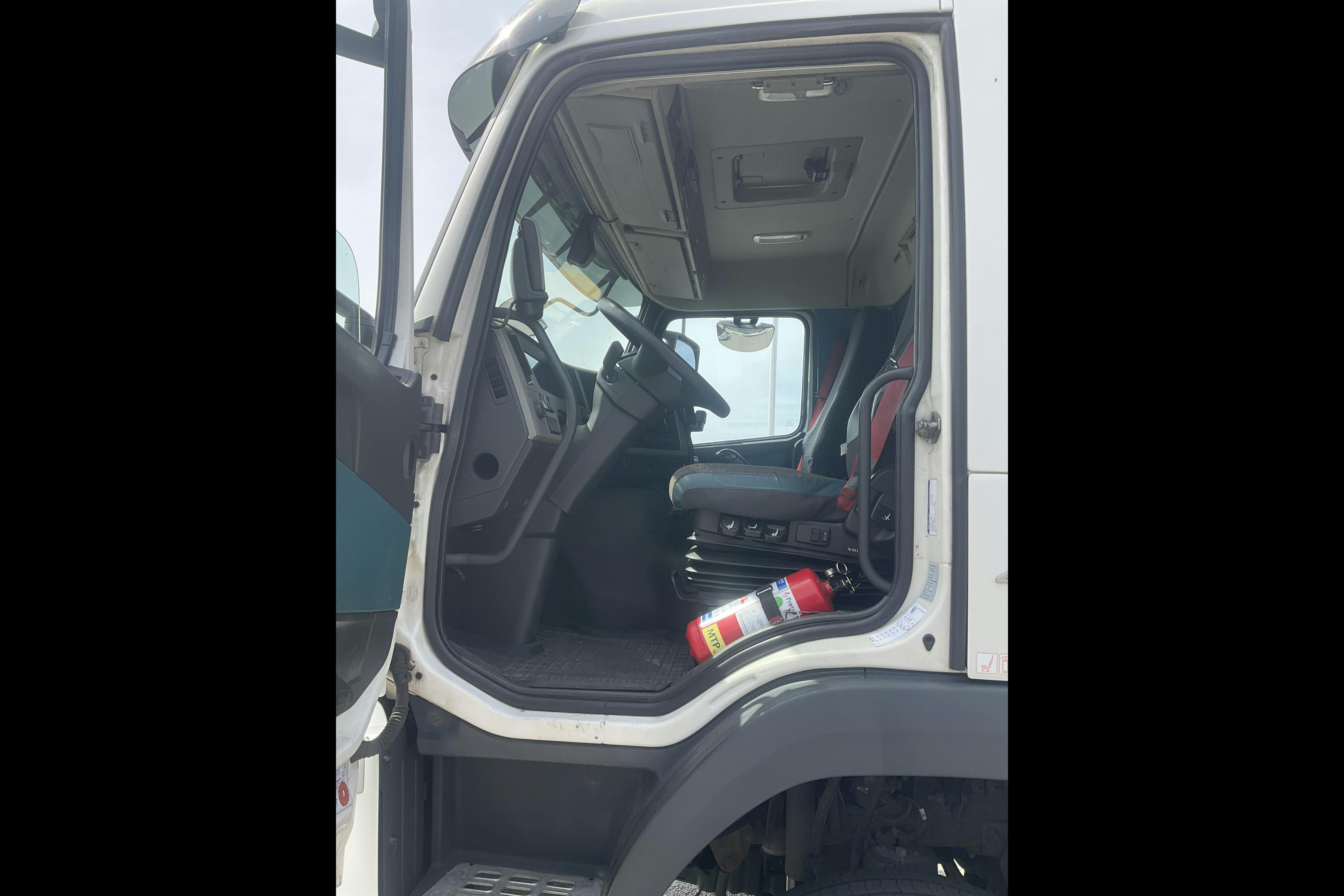 VOLVO FM410 - 374 811 km - Automat - vit - 2015