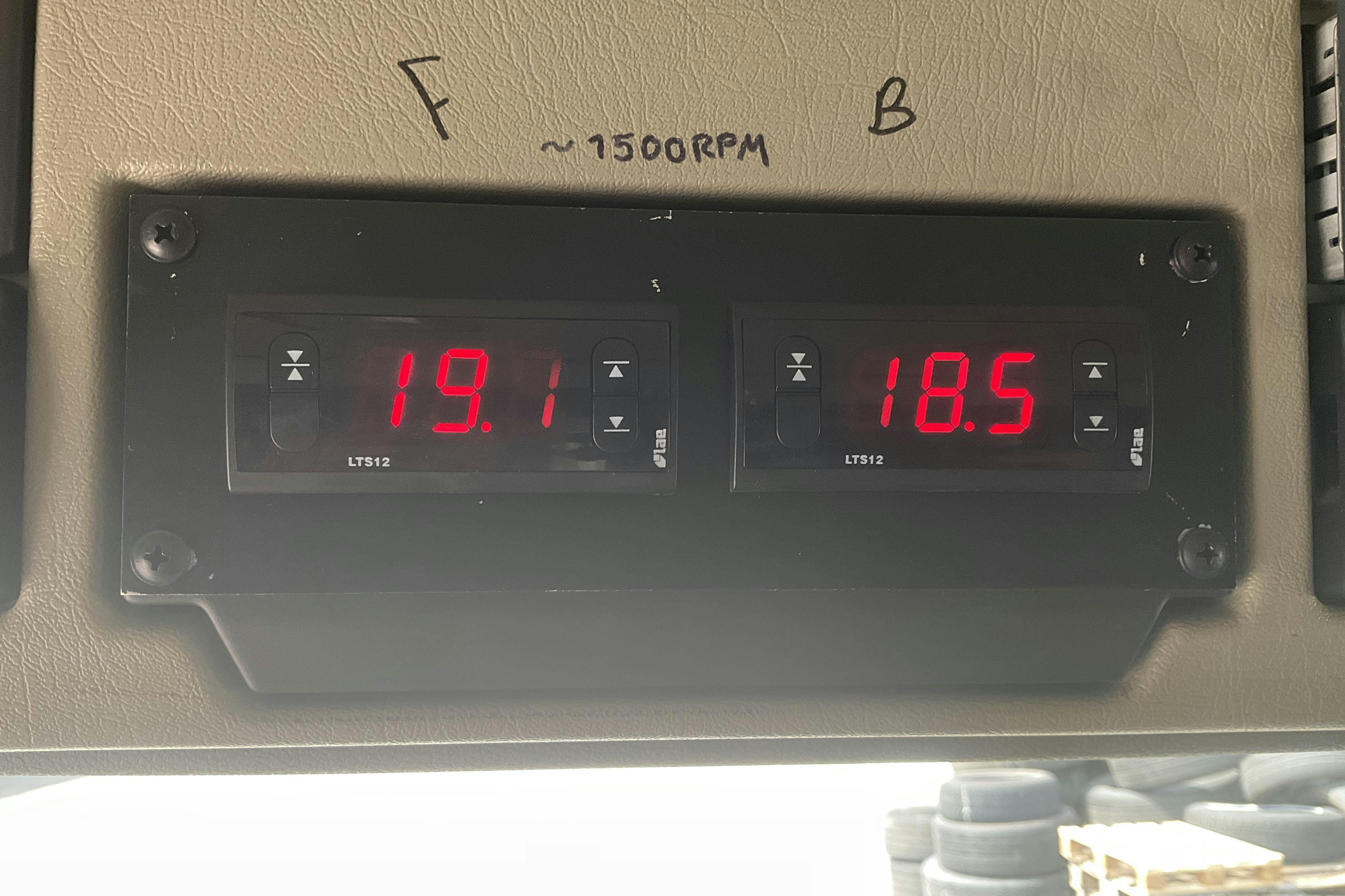 VOLVO FM410 - 374 811 km - Automat - vit - 2015