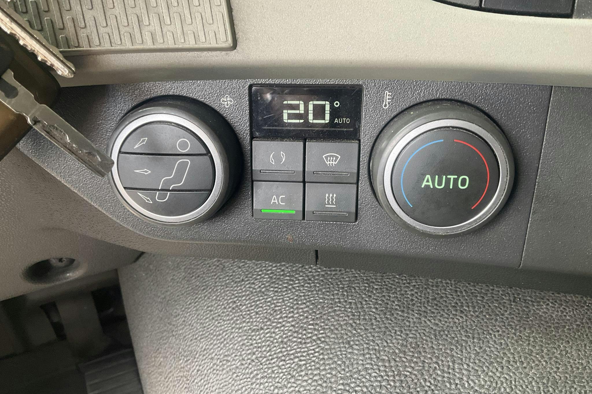VOLVO FM410 - 374 811 km - Automat - vit - 2015