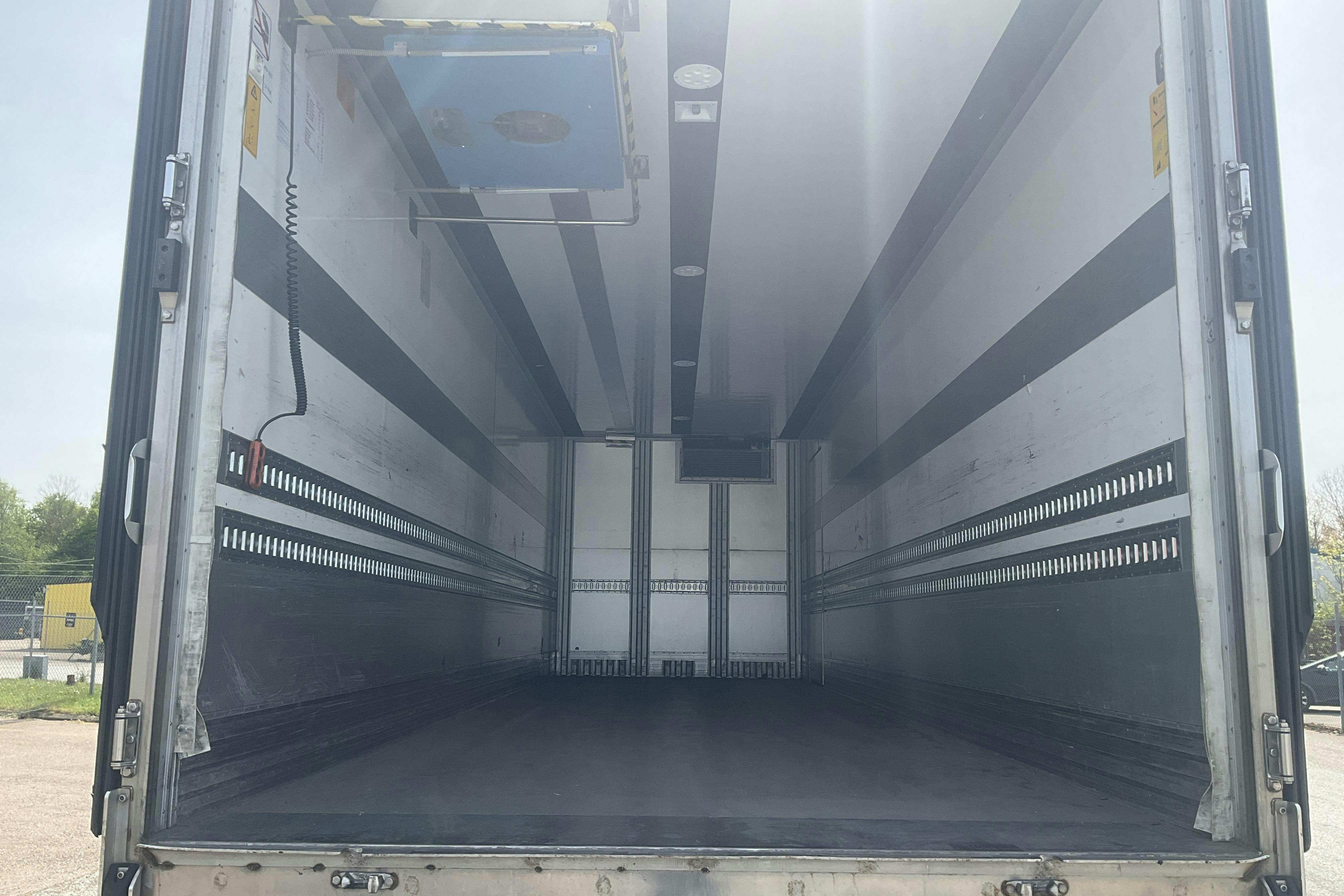 VOLVO FM410 - 374 811 km - Automat - vit - 2015