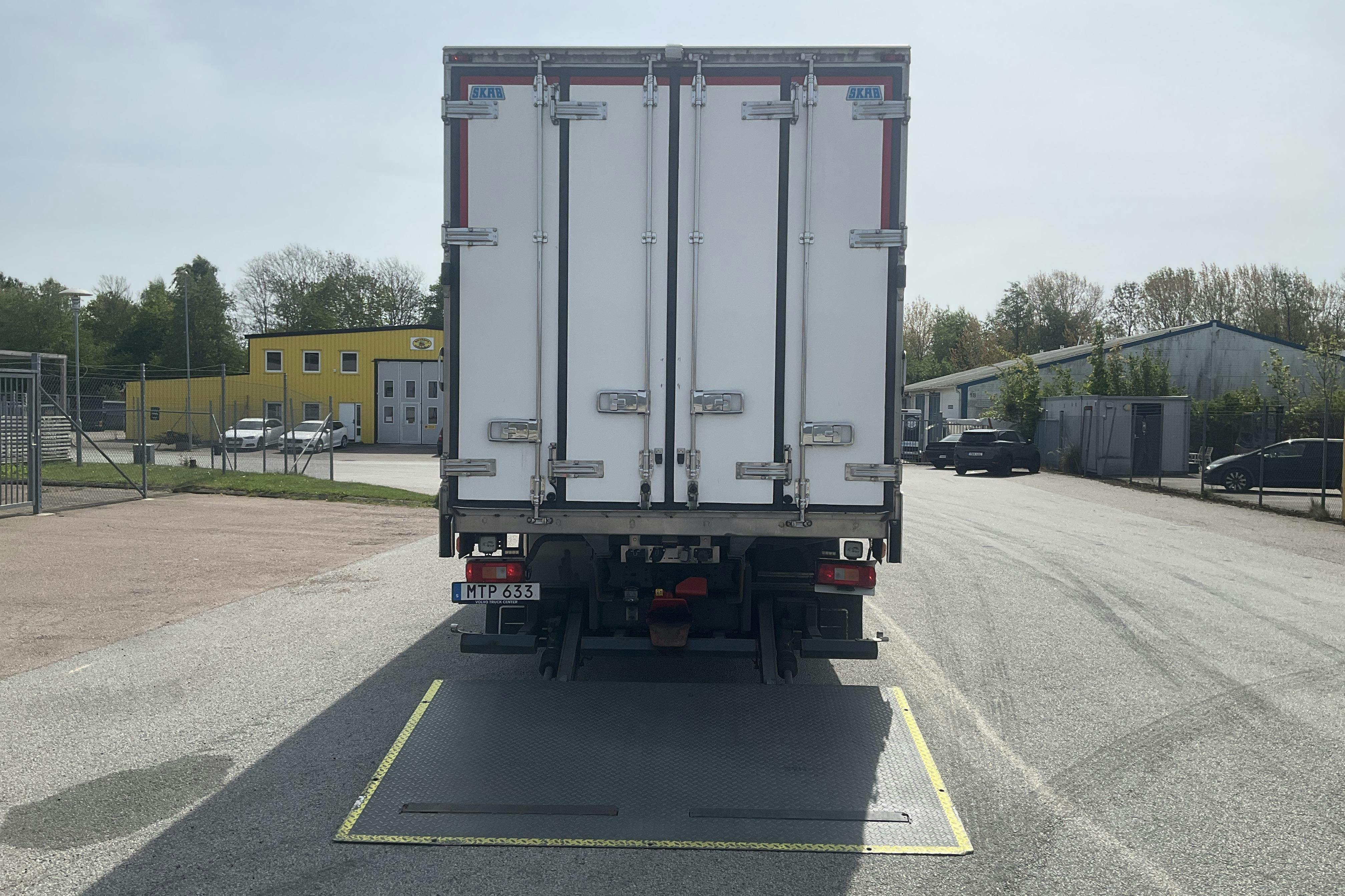VOLVO FM410 - 374 811 km - Automat - vit - 2015