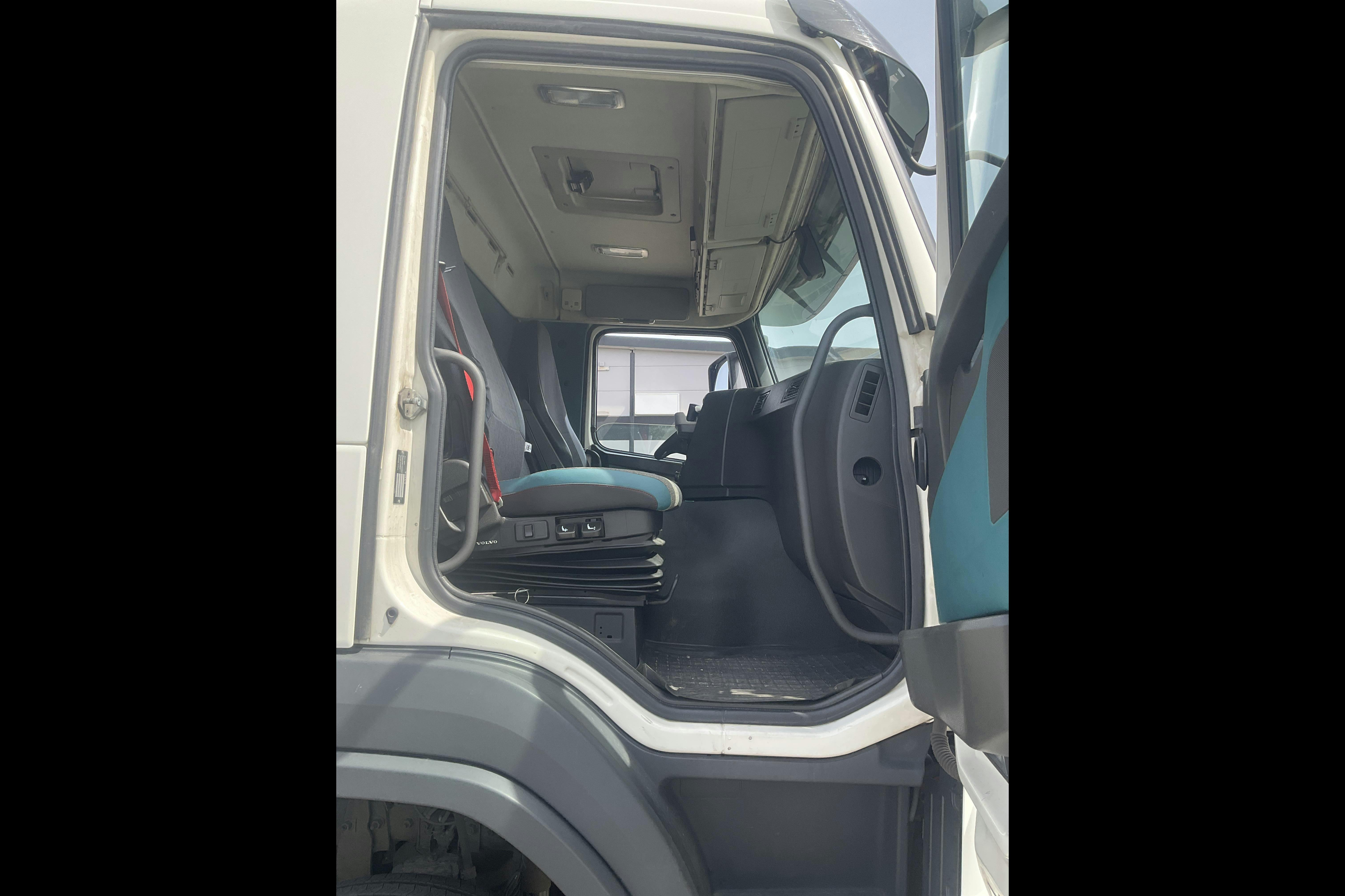VOLVO FM410 - 374 811 km - Automat - vit - 2015