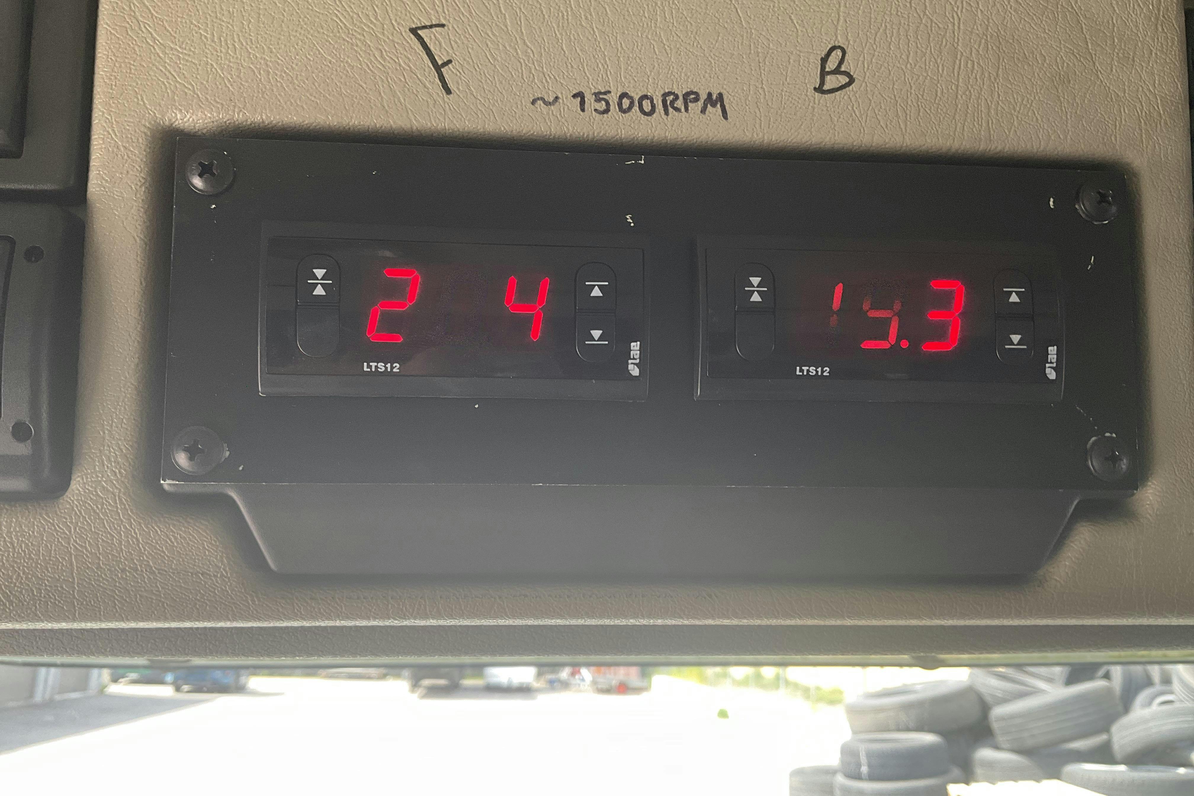 VOLVO FM410 - 374 811 km - Automat - vit - 2015