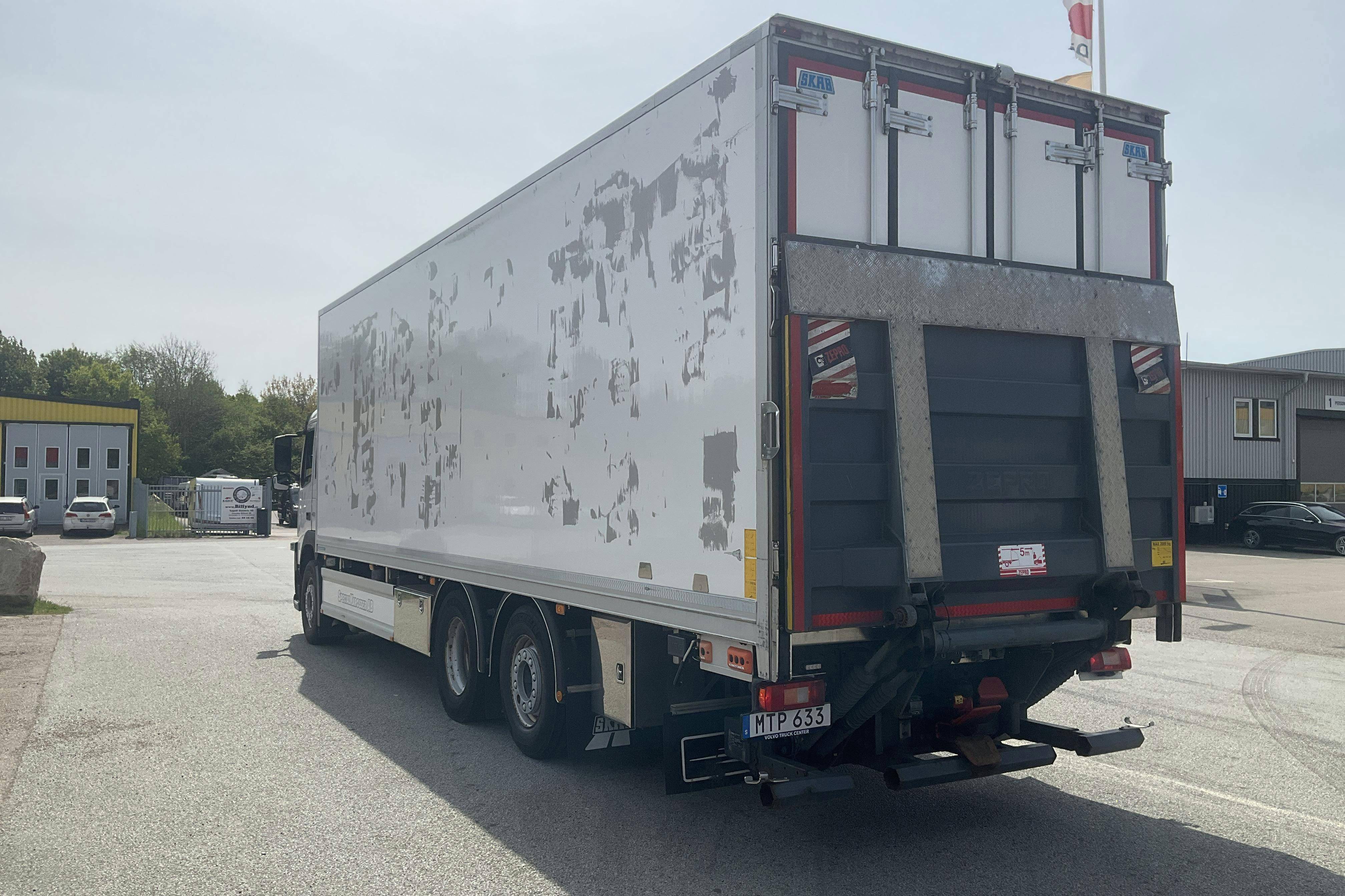 VOLVO FM410 - 374 811 km - Automat - vit - 2015